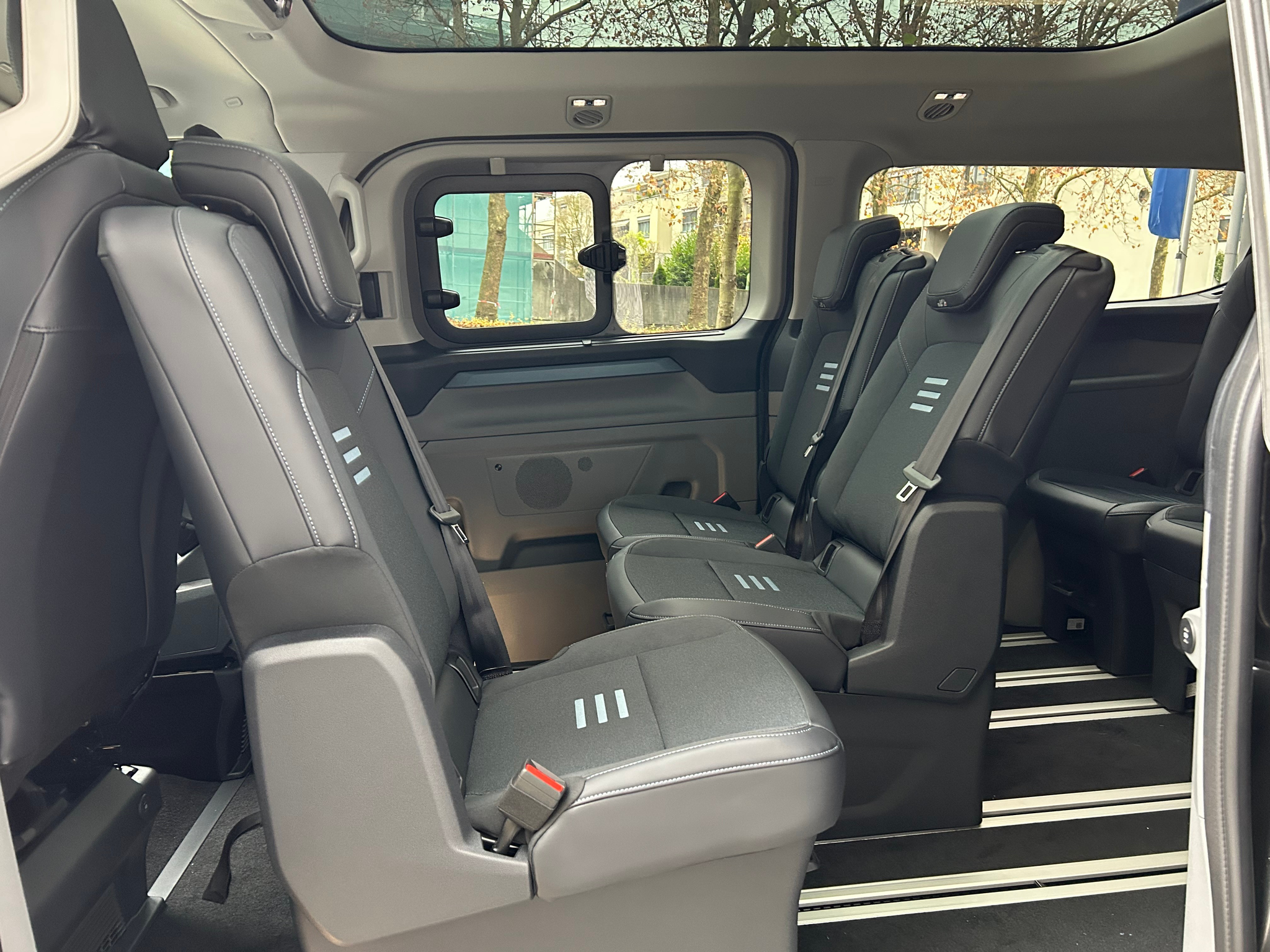 listing desktop thumbnail image 12