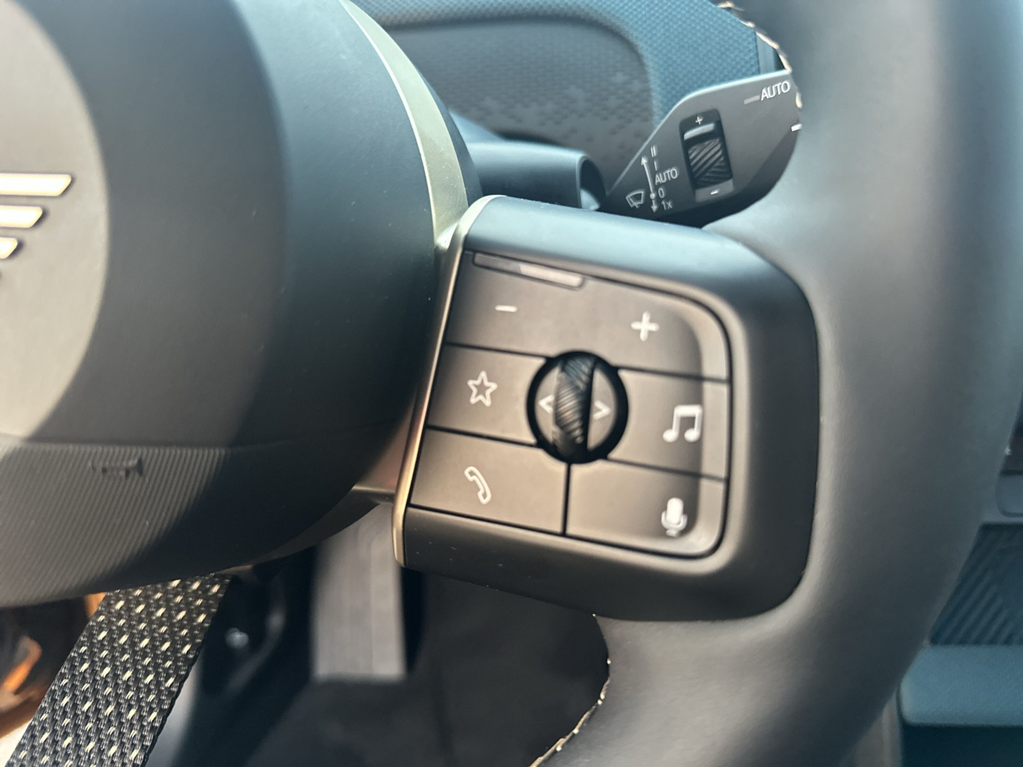 listing desktop thumbnail image 15