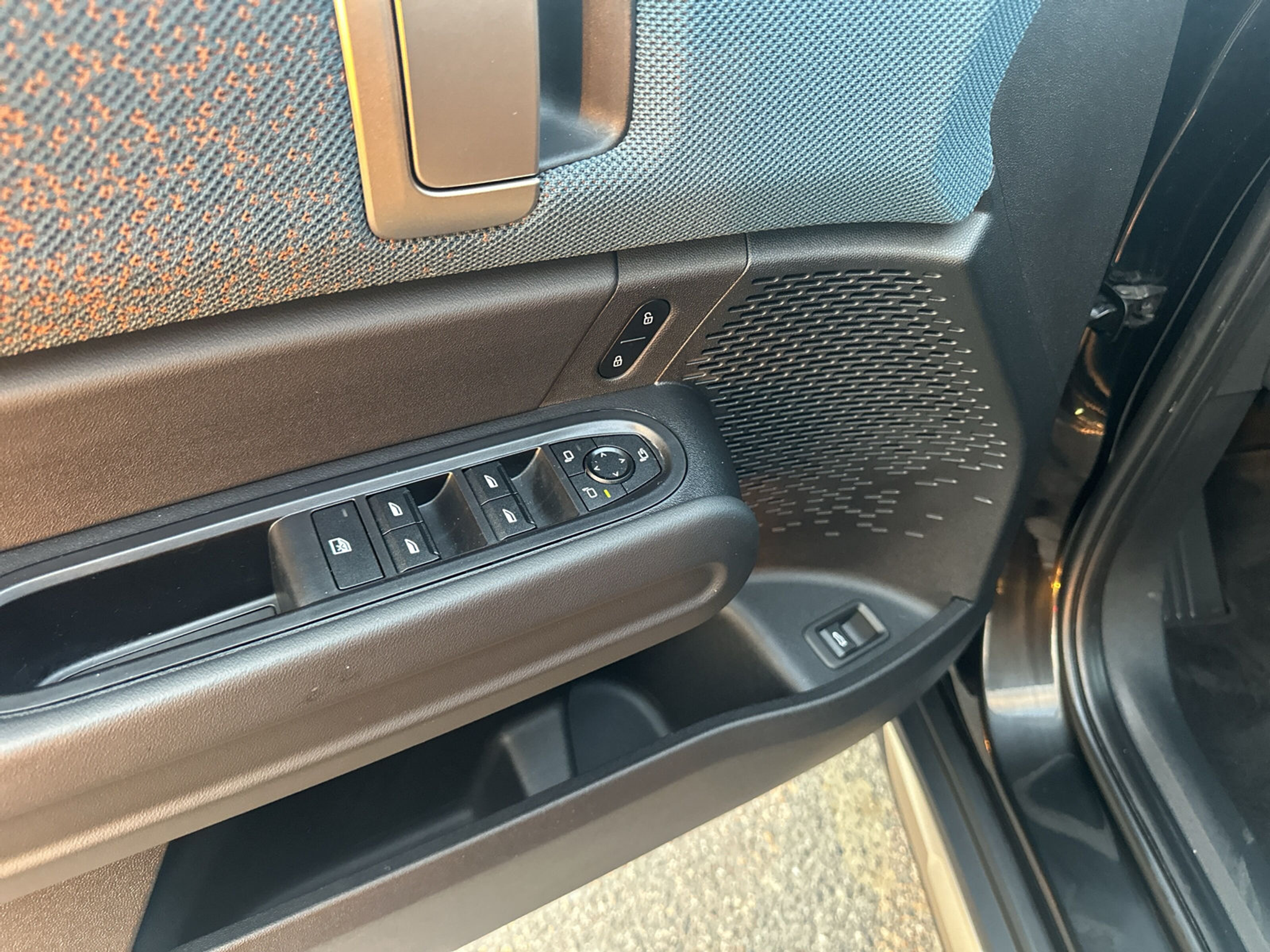 listing desktop thumbnail image 16