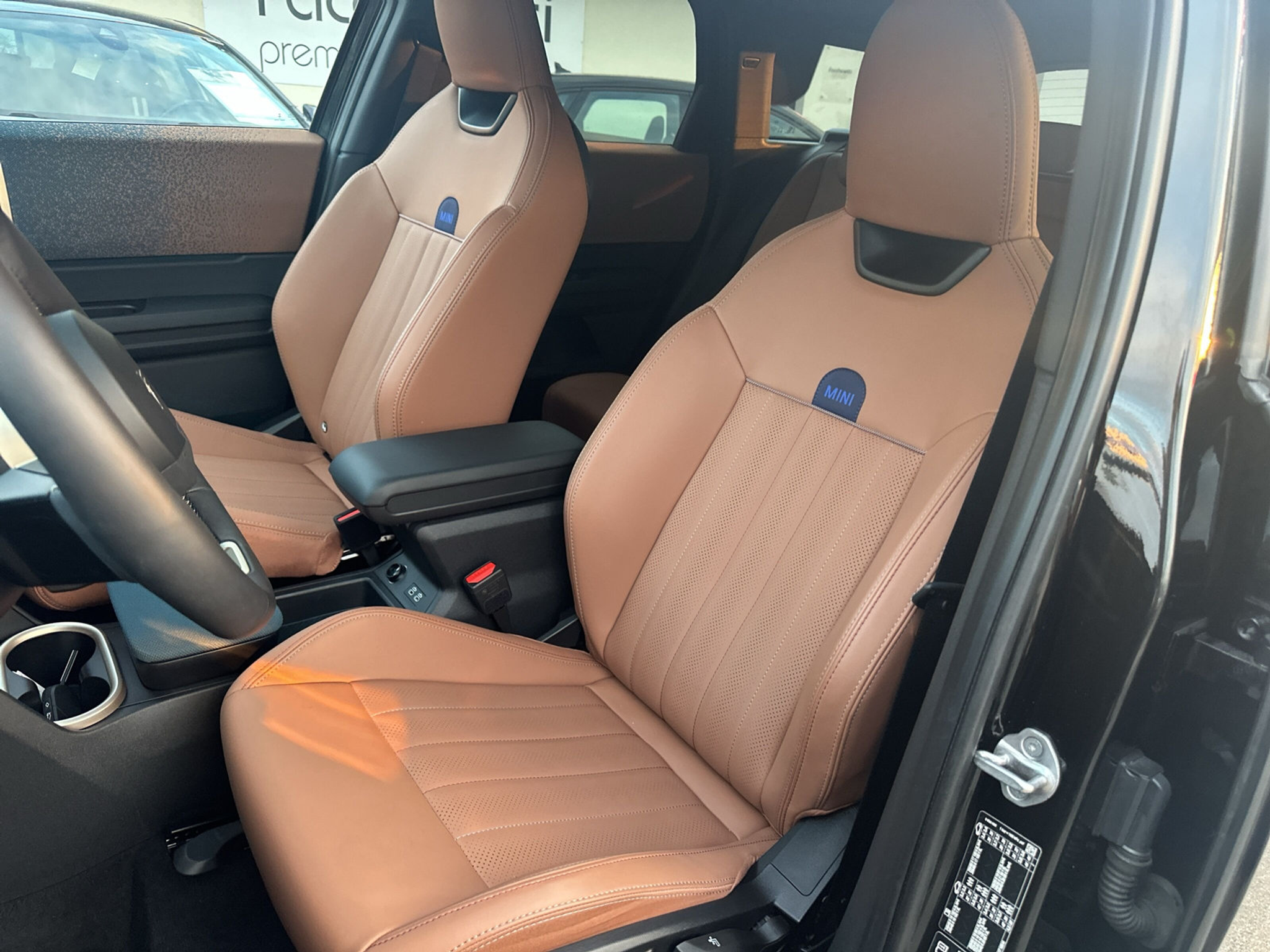 listing desktop thumbnail image 9