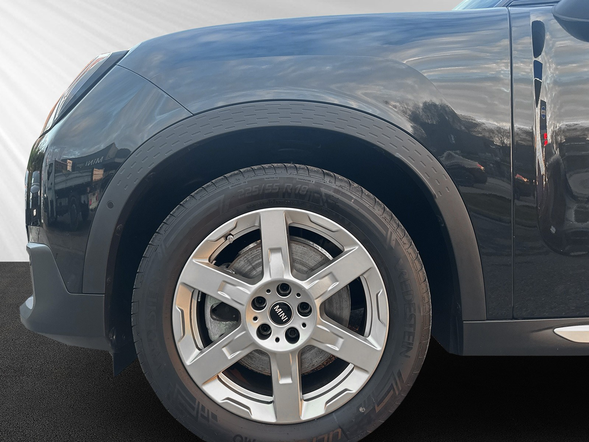 listing desktop thumbnail image 8