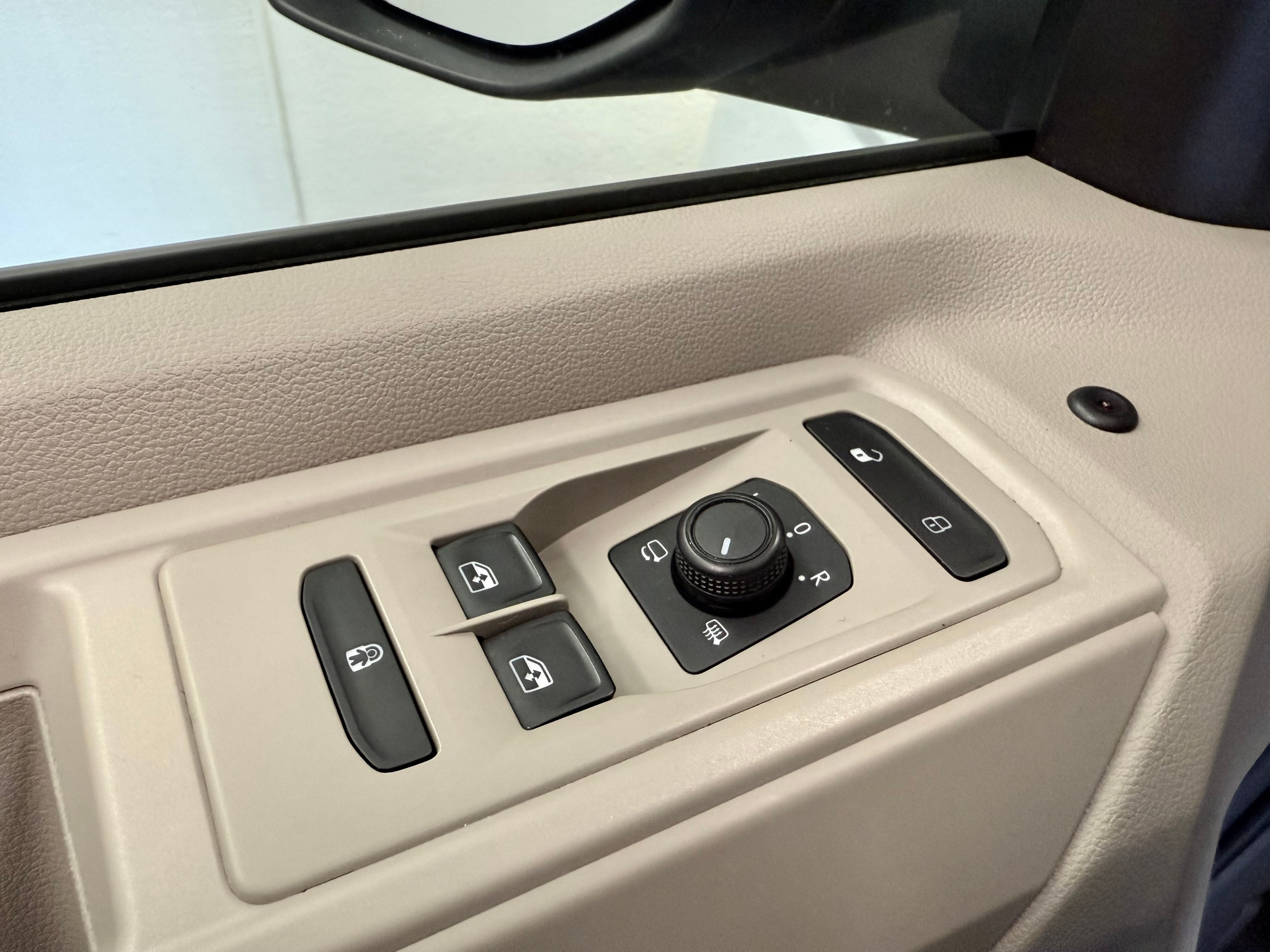 listing desktop thumbnail image 18