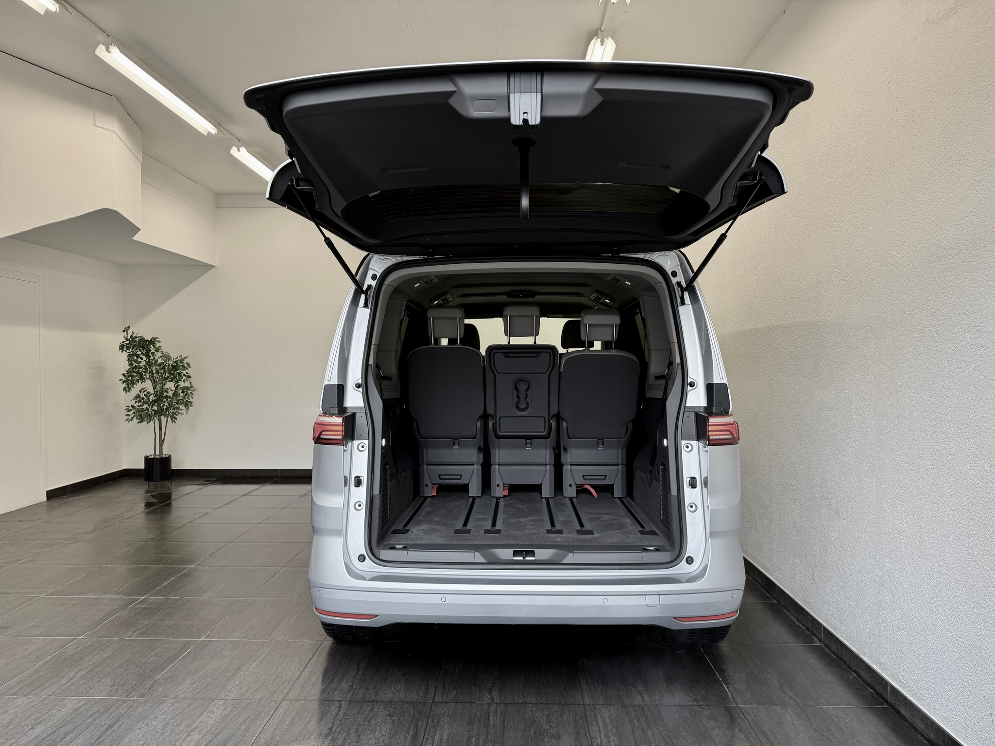 listing desktop thumbnail image 28