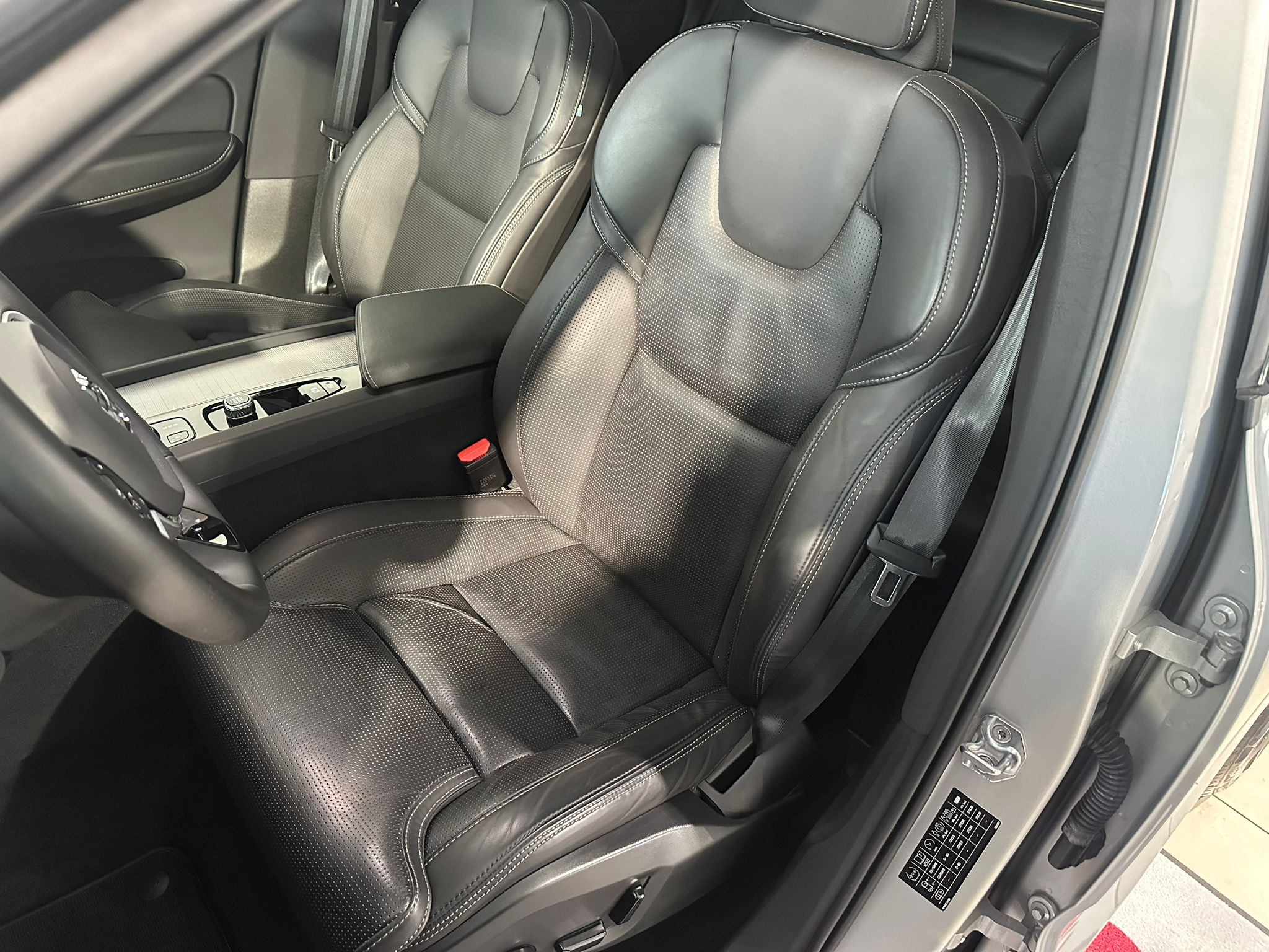 listing desktop thumbnail image 5