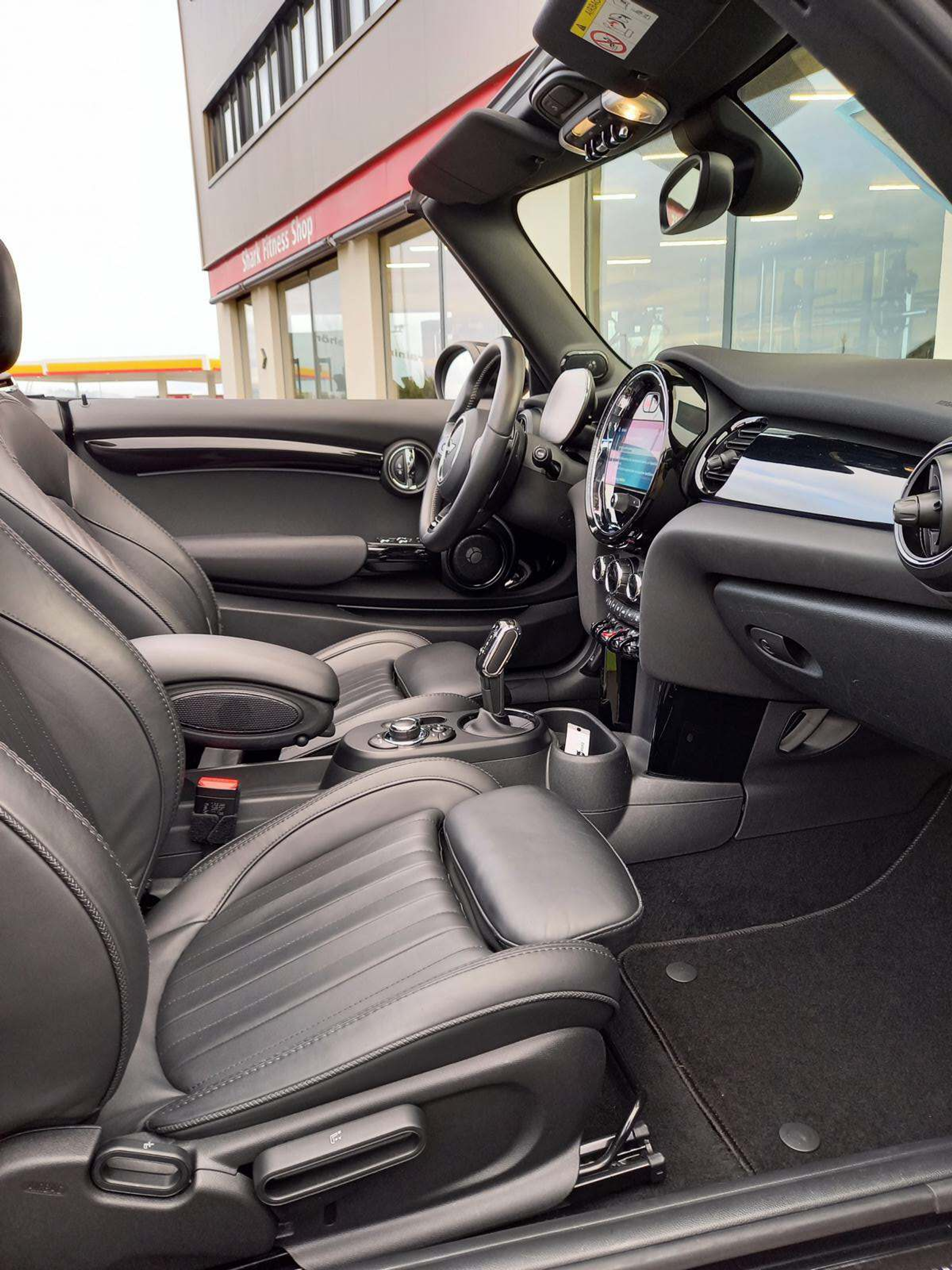 listing desktop thumbnail image 4