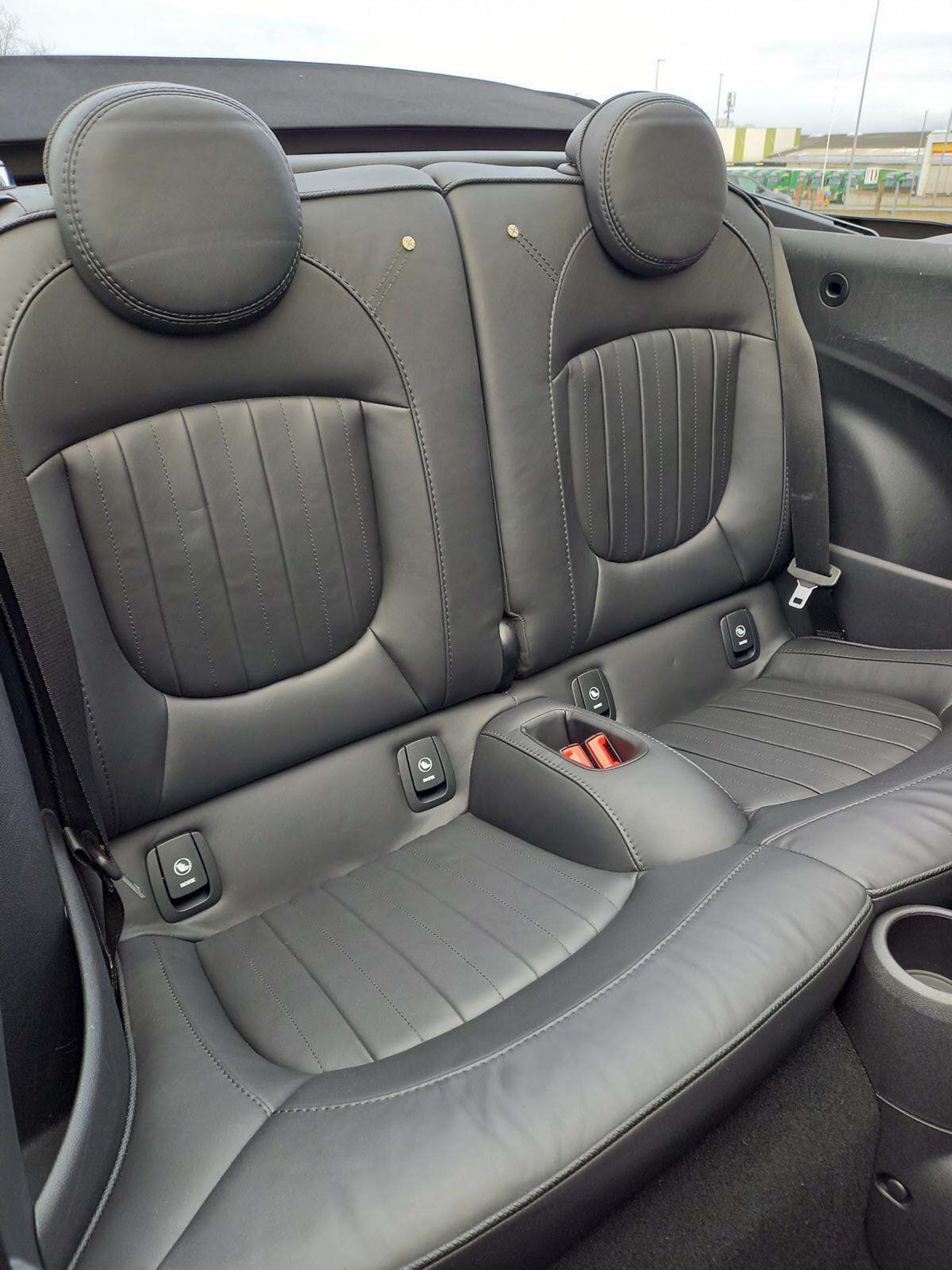 listing desktop thumbnail image 15