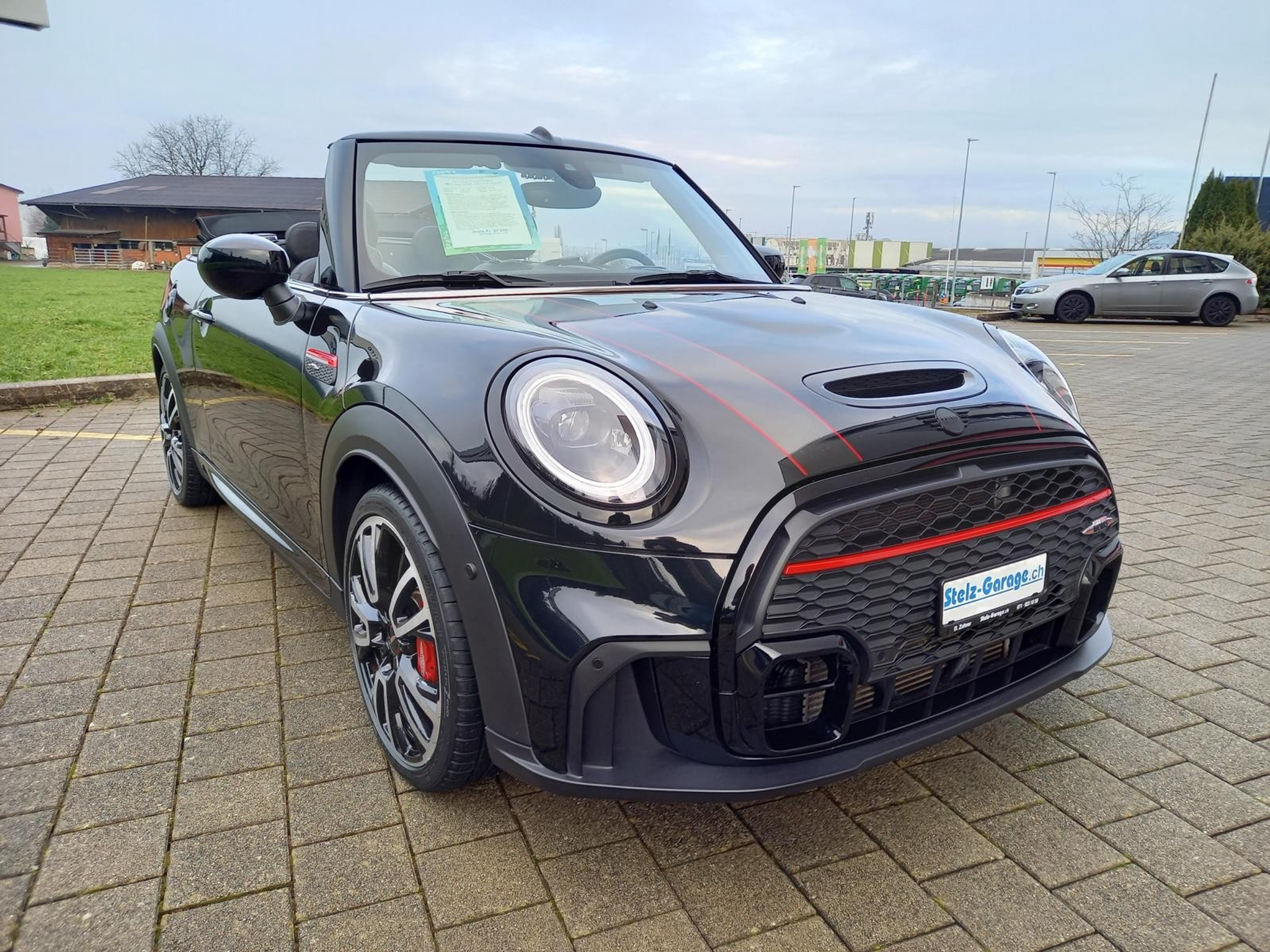 listing desktop thumbnail image 3