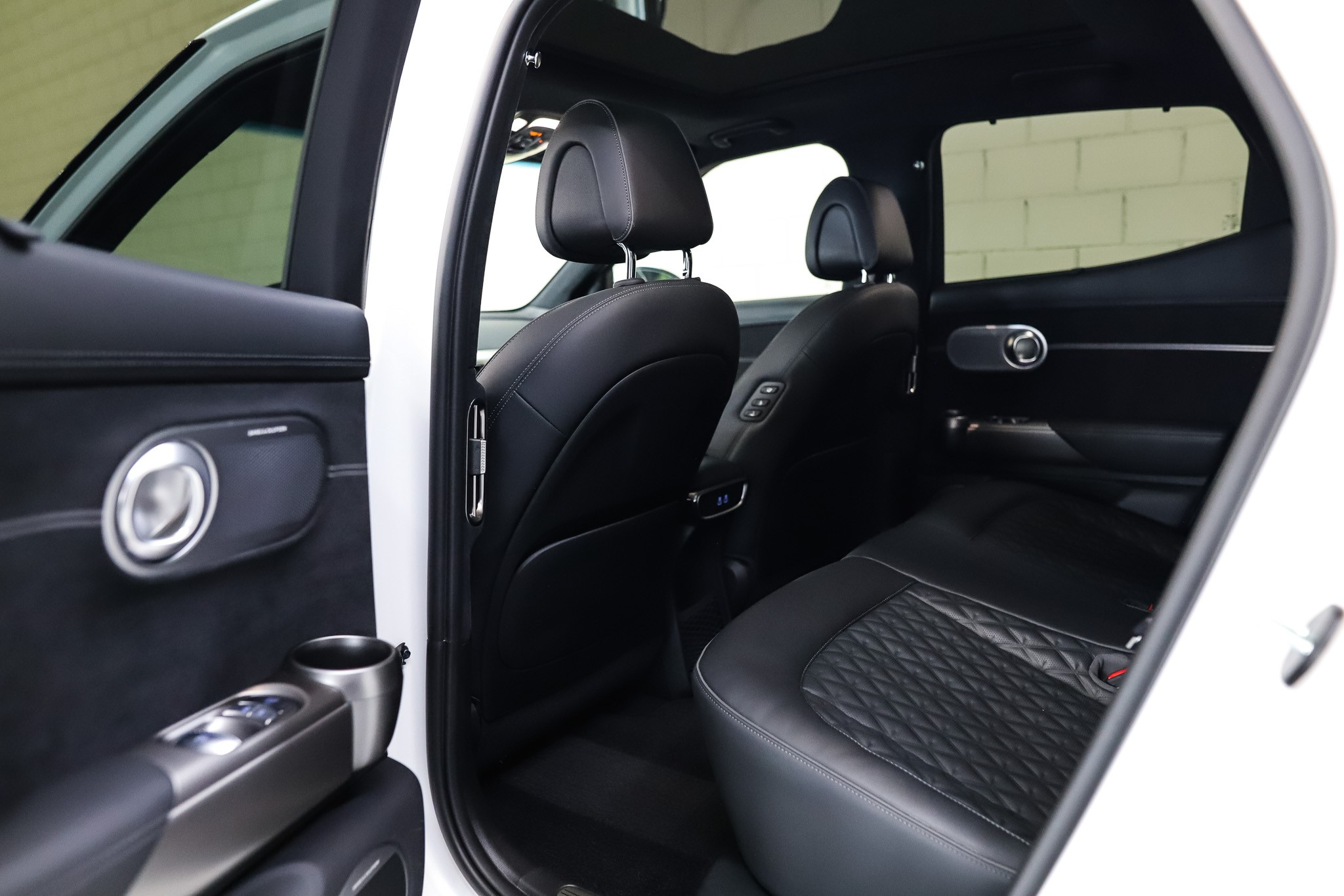 listing desktop thumbnail image 15