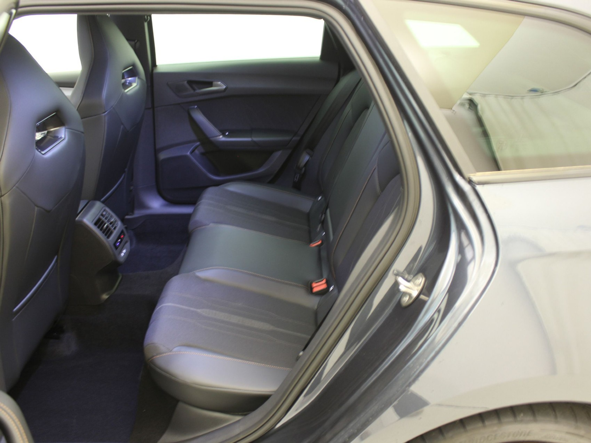 listing desktop thumbnail image 14