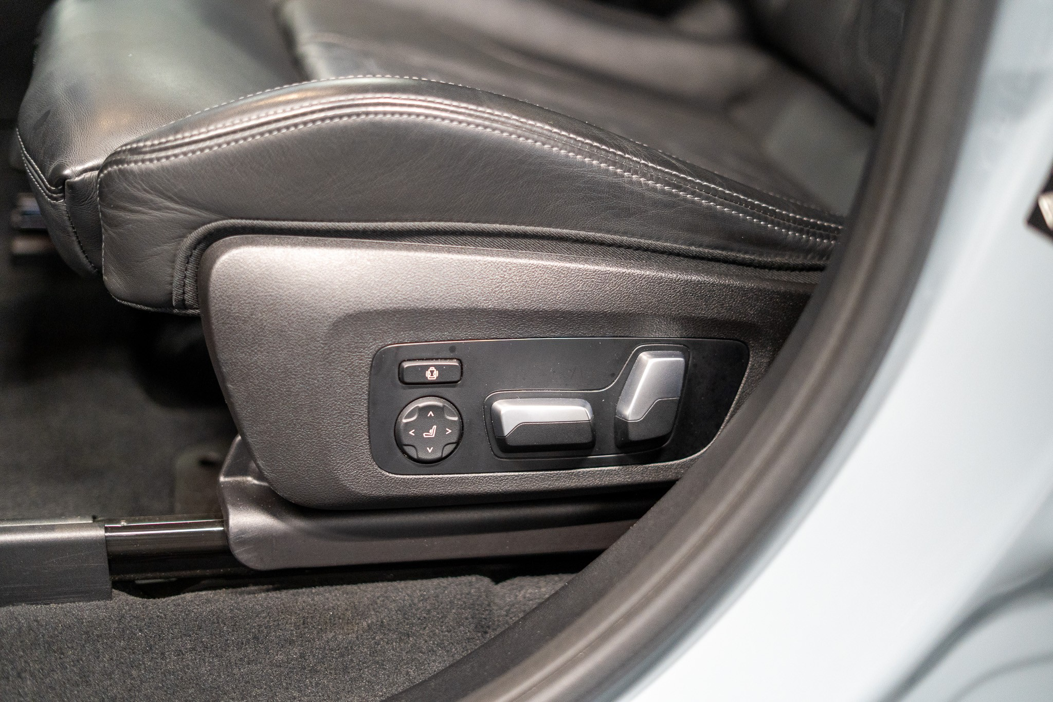 listing desktop thumbnail image 8