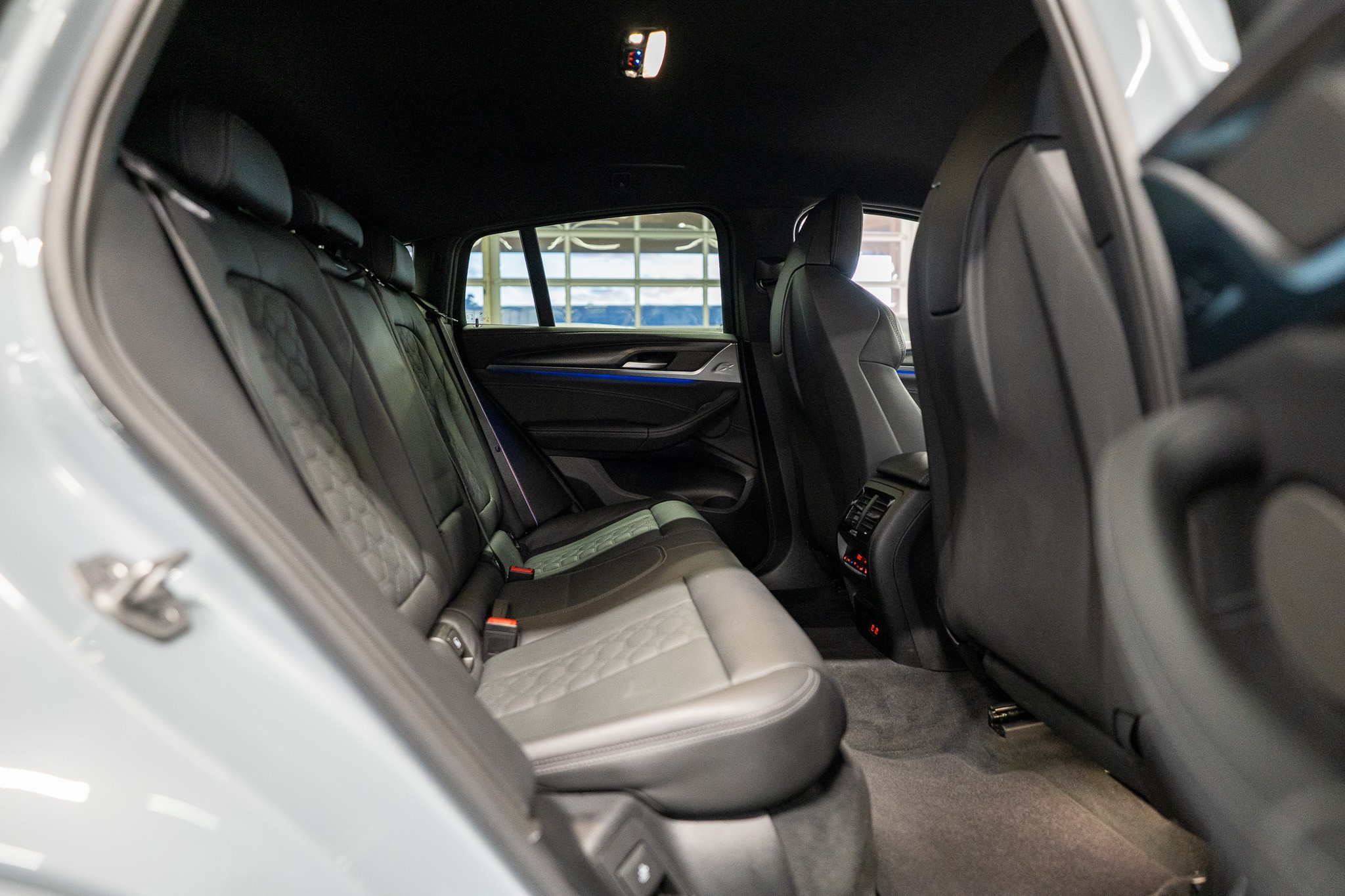 listing desktop thumbnail image 12