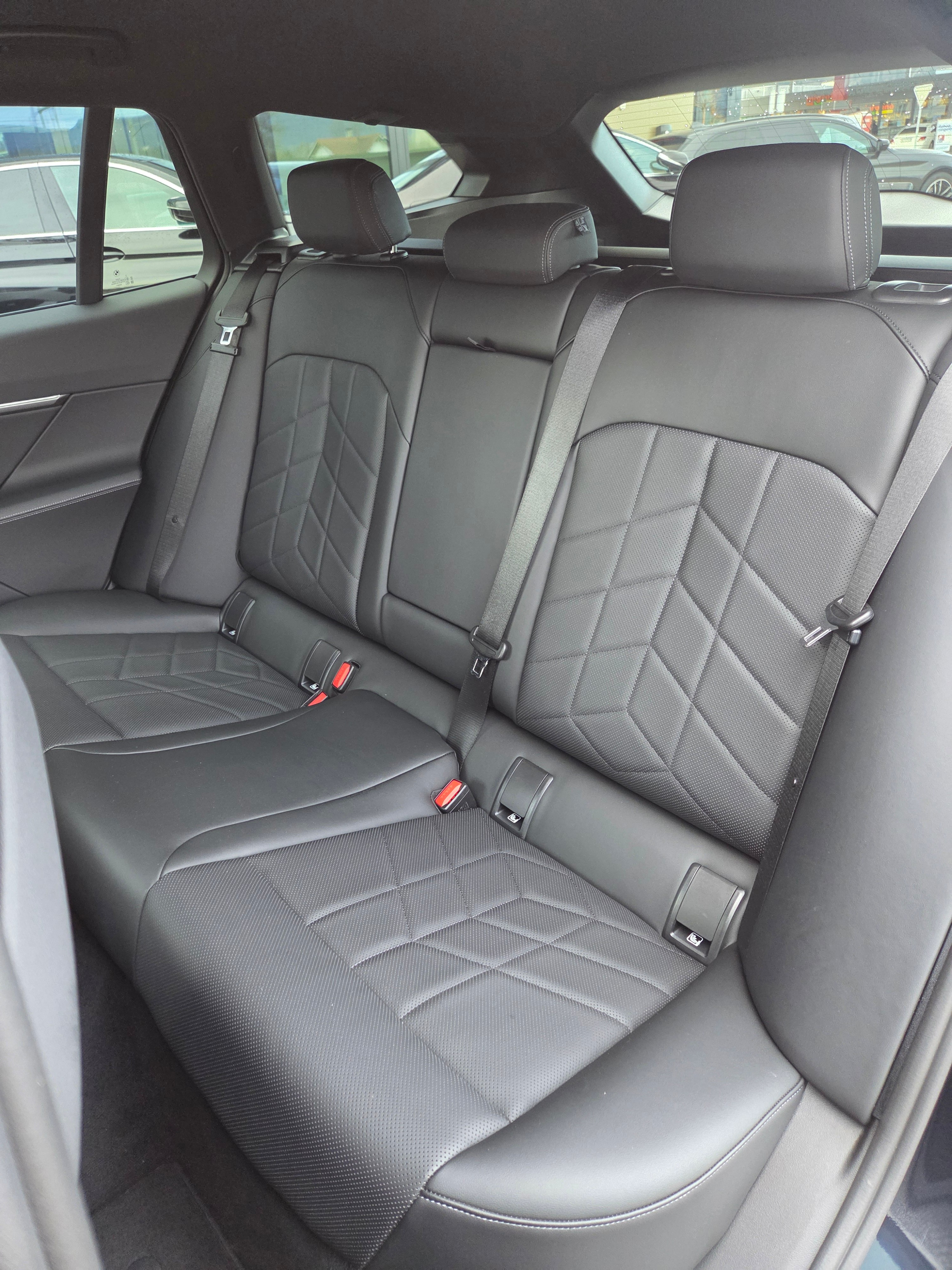 listing desktop thumbnail image 10