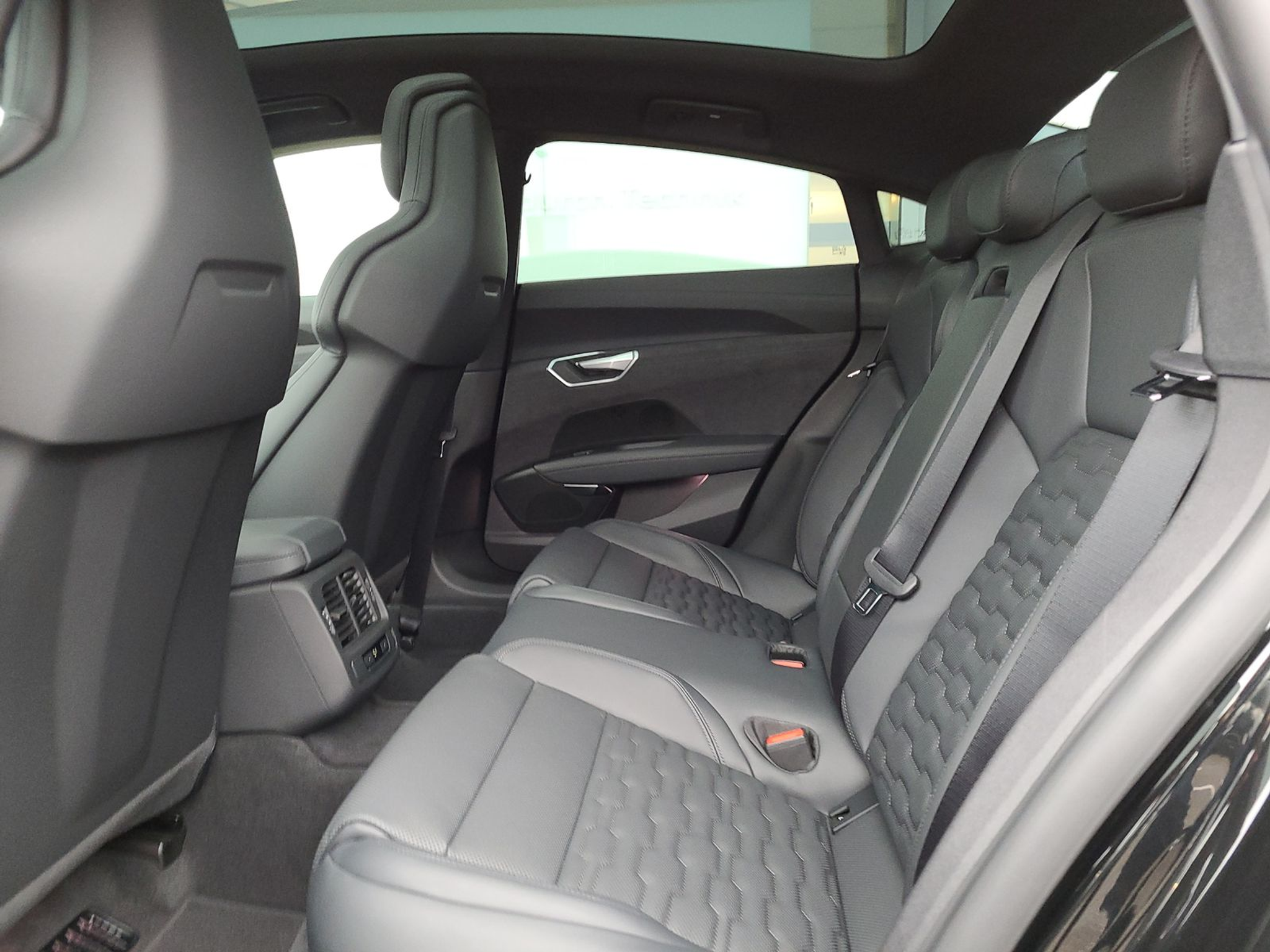 listing desktop thumbnail image 9