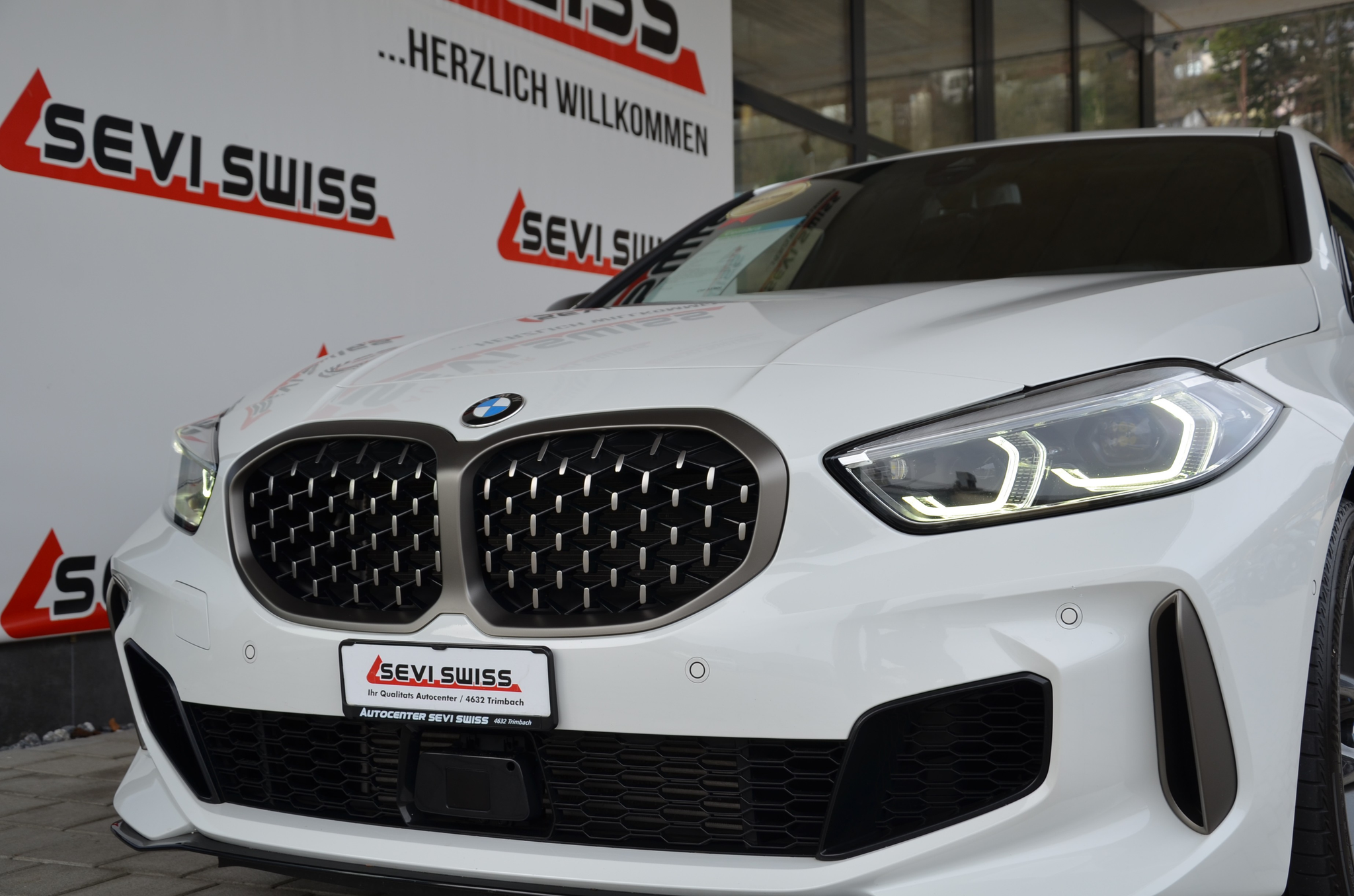 listing desktop thumbnail image 10