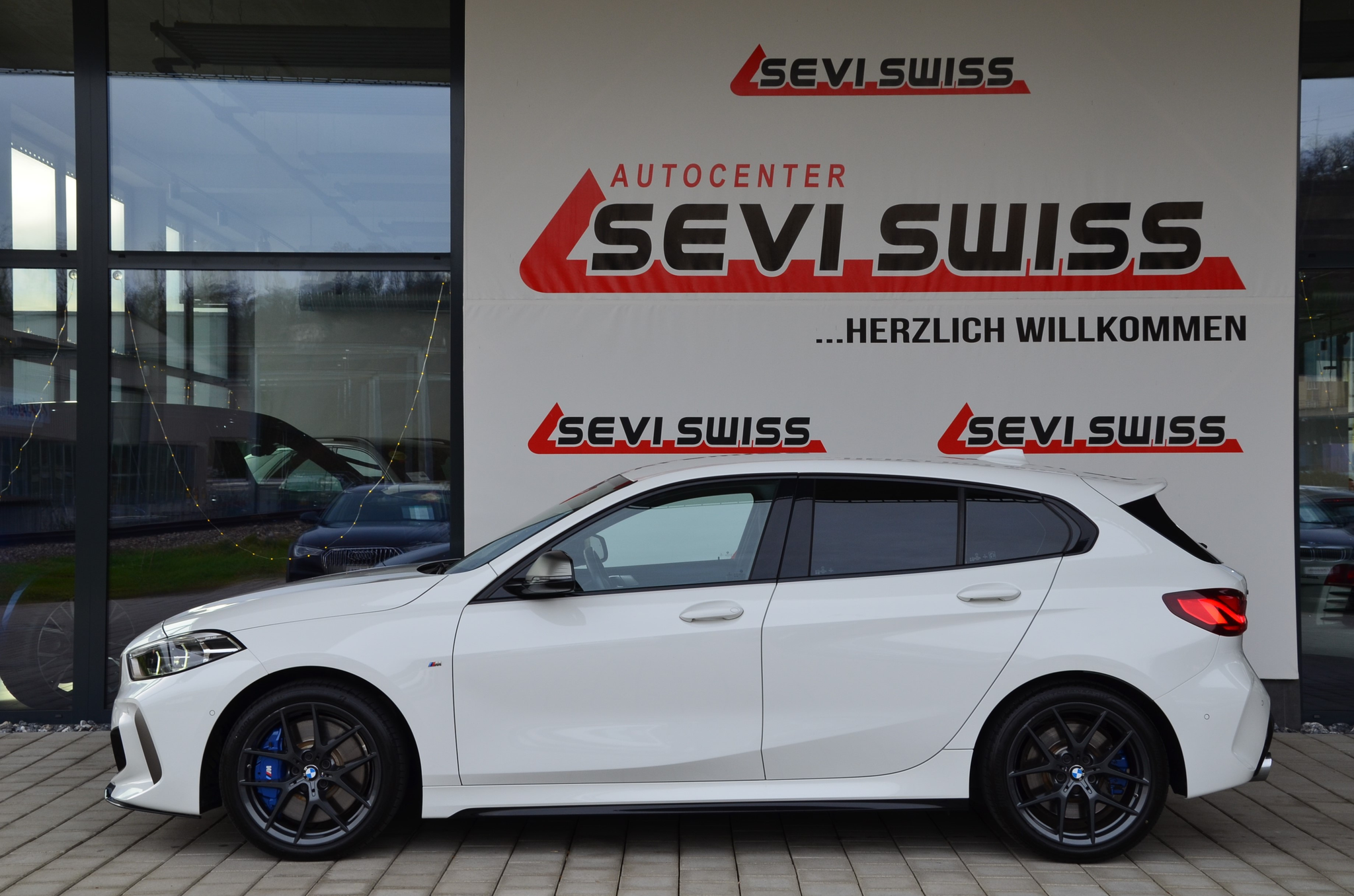 listing desktop thumbnail image 7