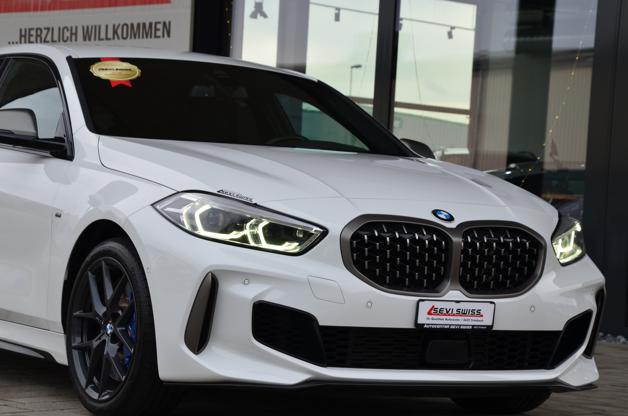 listing desktop thumbnail image 1