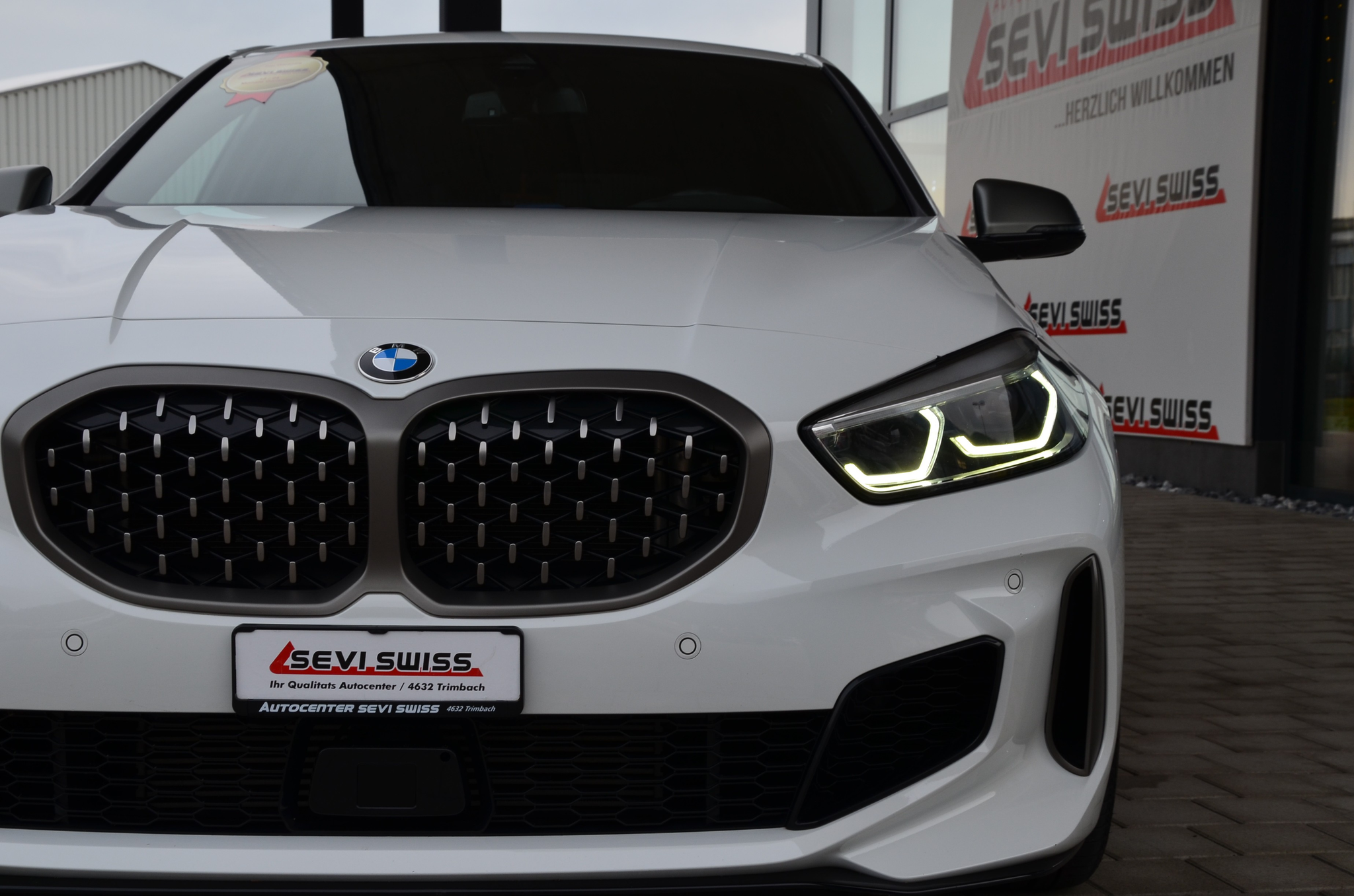 listing desktop thumbnail image 9