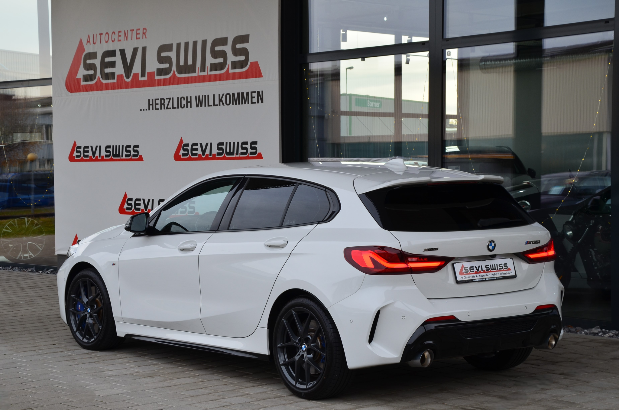 listing desktop thumbnail image 6