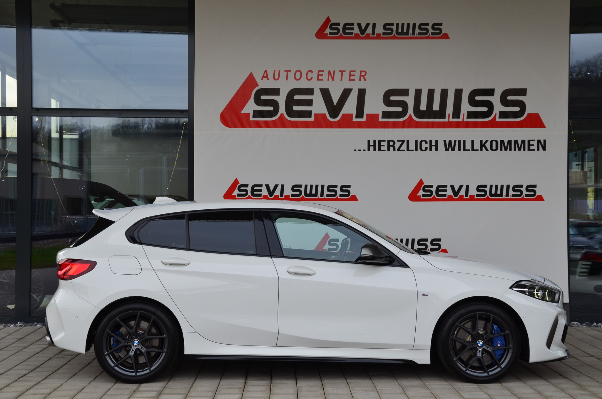 listing desktop thumbnail image 2