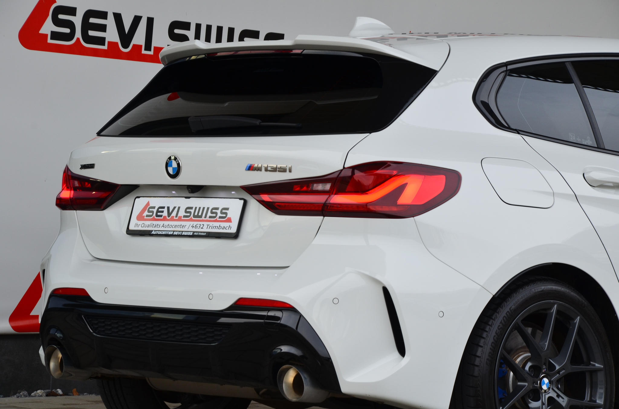 listing desktop thumbnail image 4