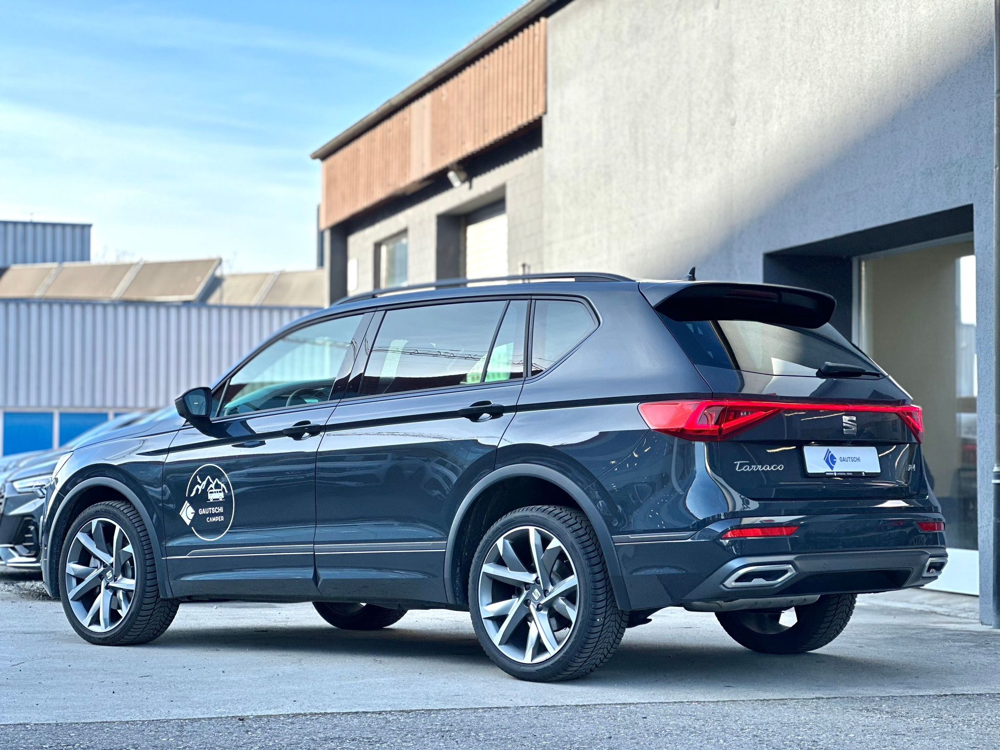 listing desktop thumbnail image 3