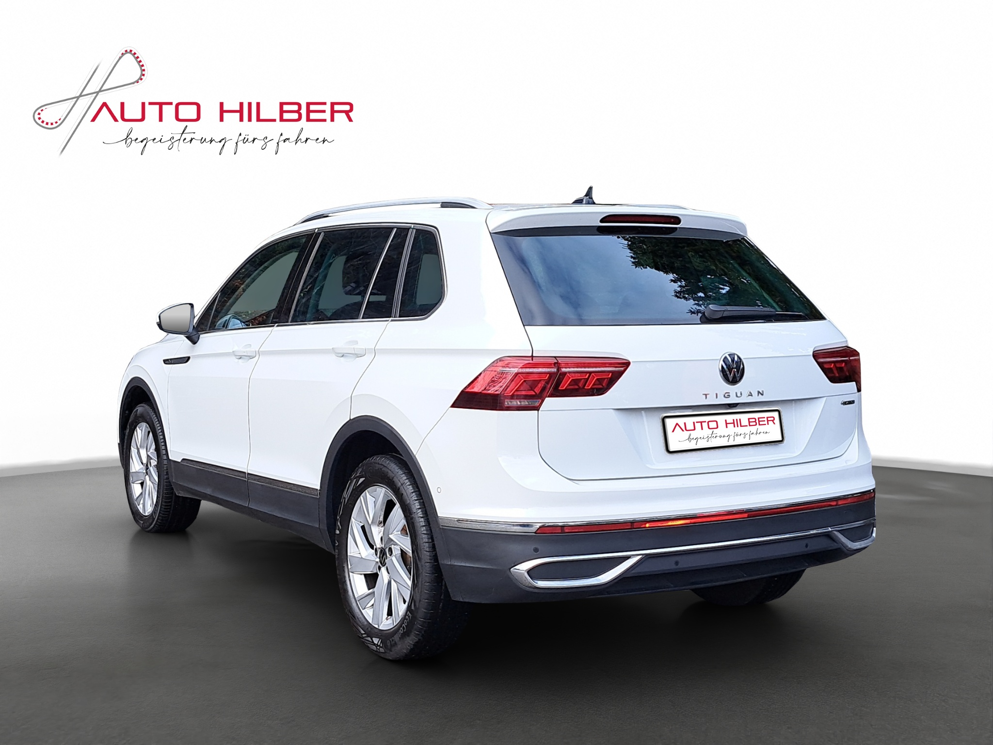 listing desktop thumbnail image 3