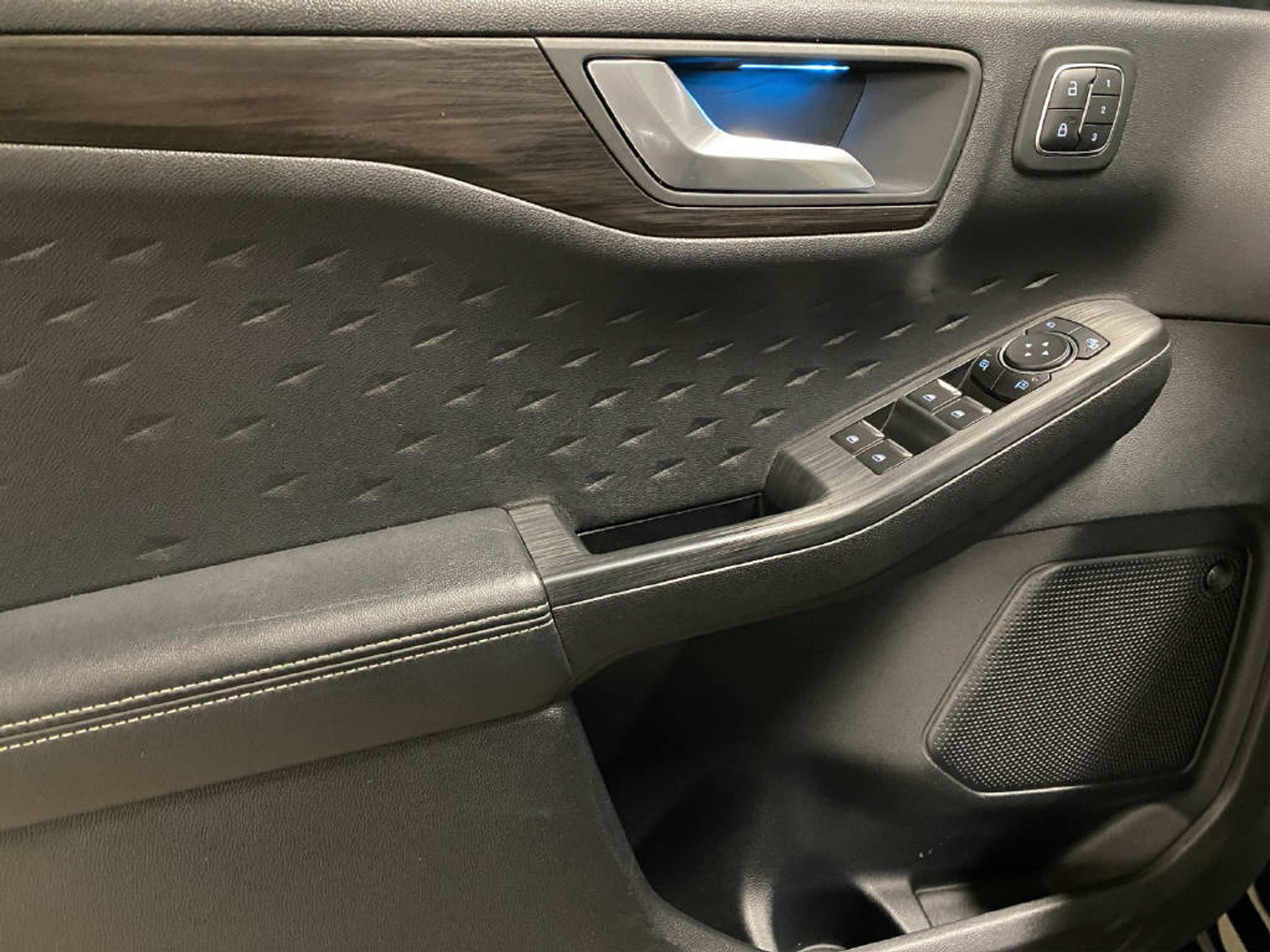 listing desktop thumbnail image 11