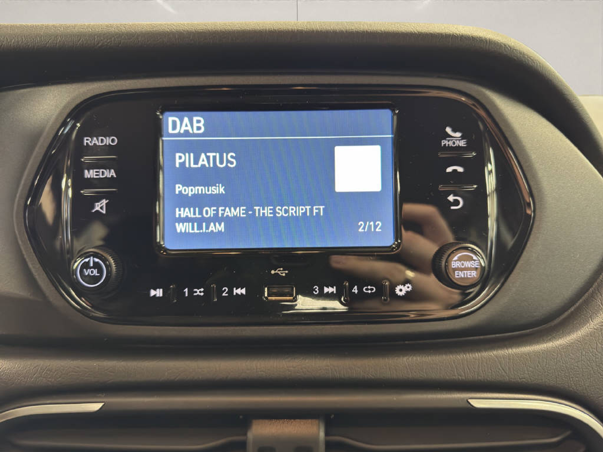 listing desktop thumbnail image 12