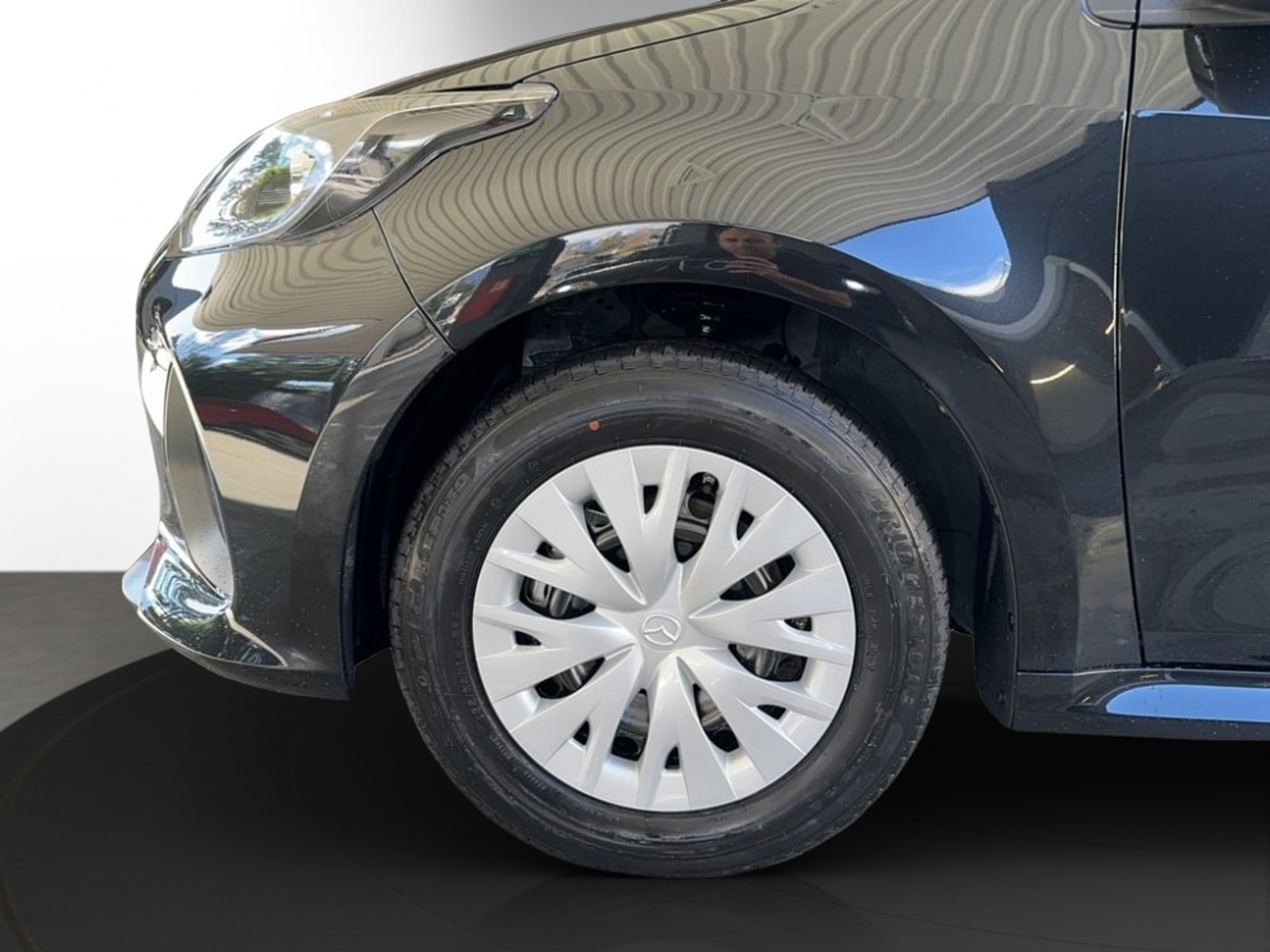 listing desktop thumbnail image 6