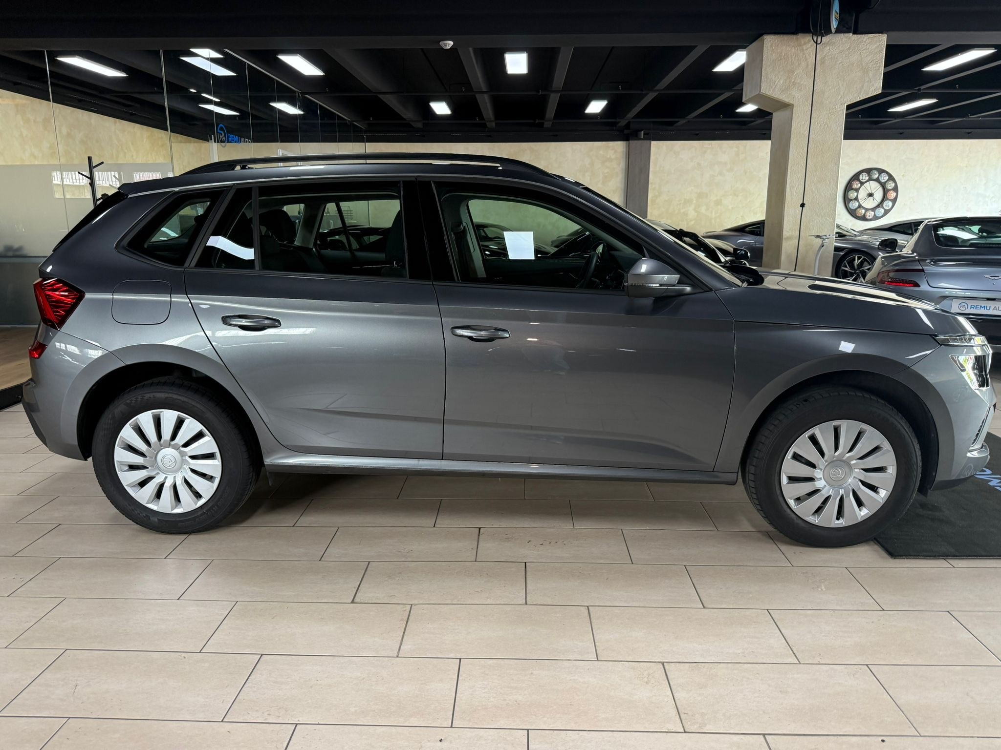 listing desktop thumbnail image 1