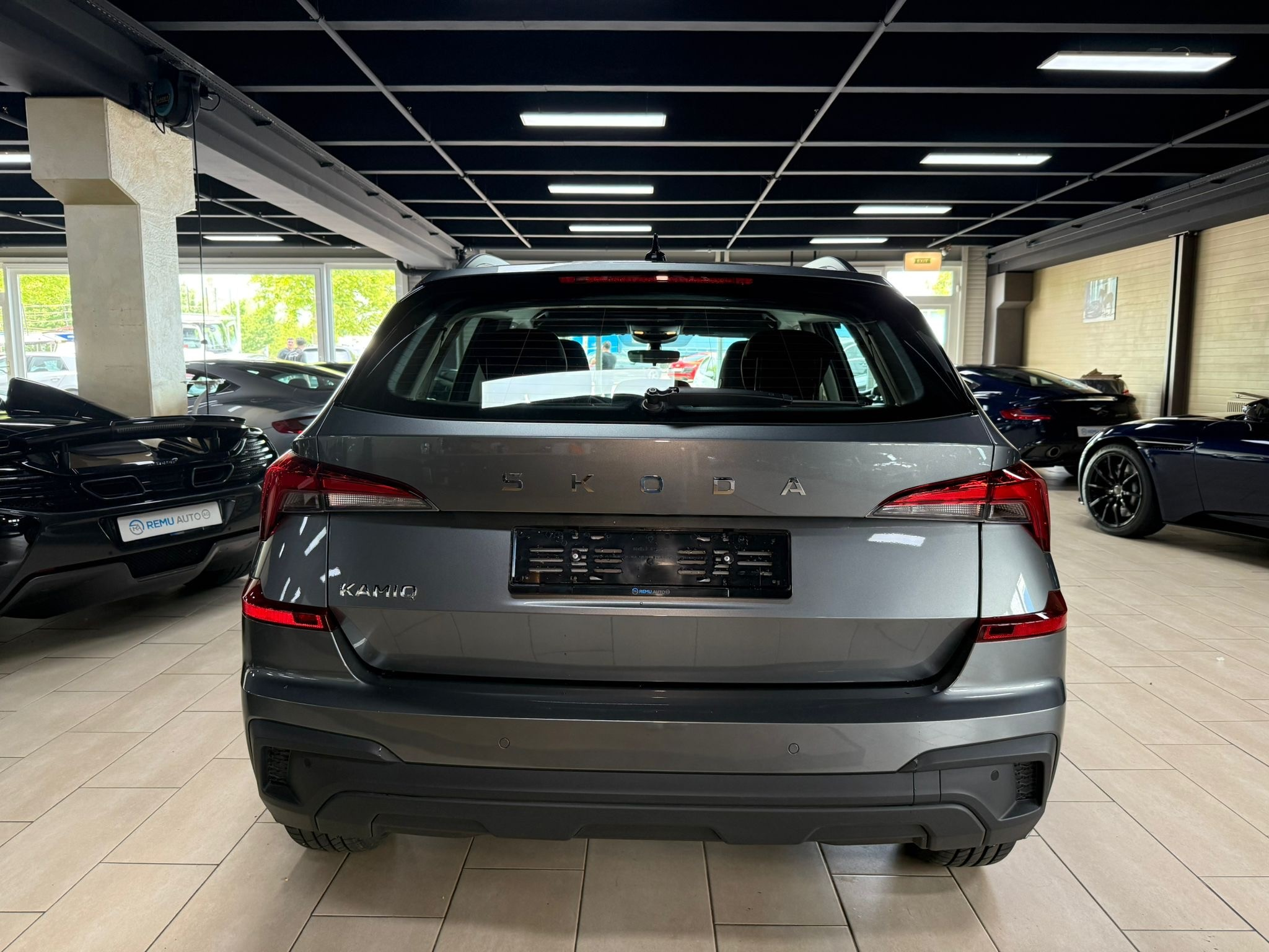 listing desktop thumbnail image 3