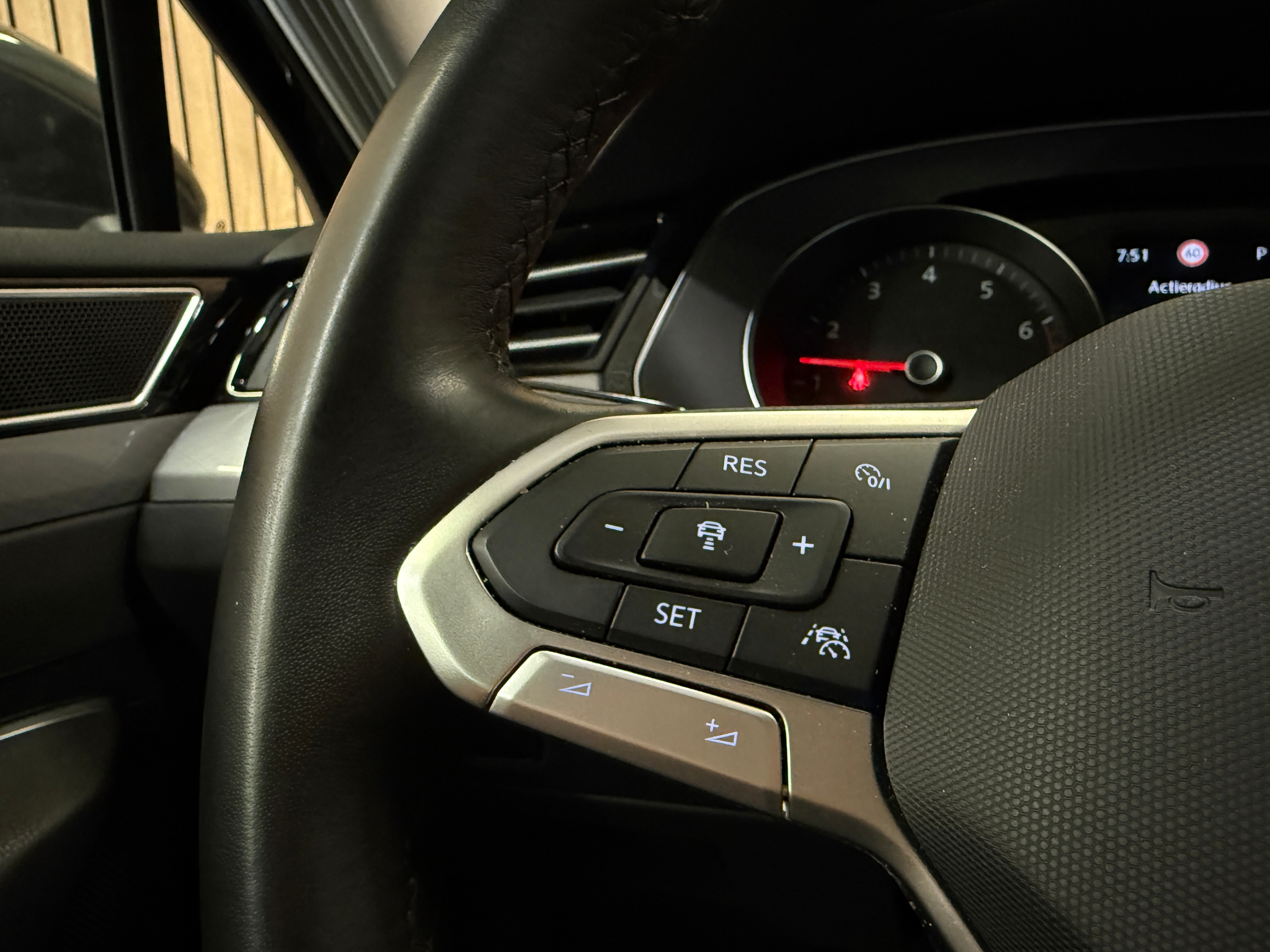 listing desktop thumbnail image 6