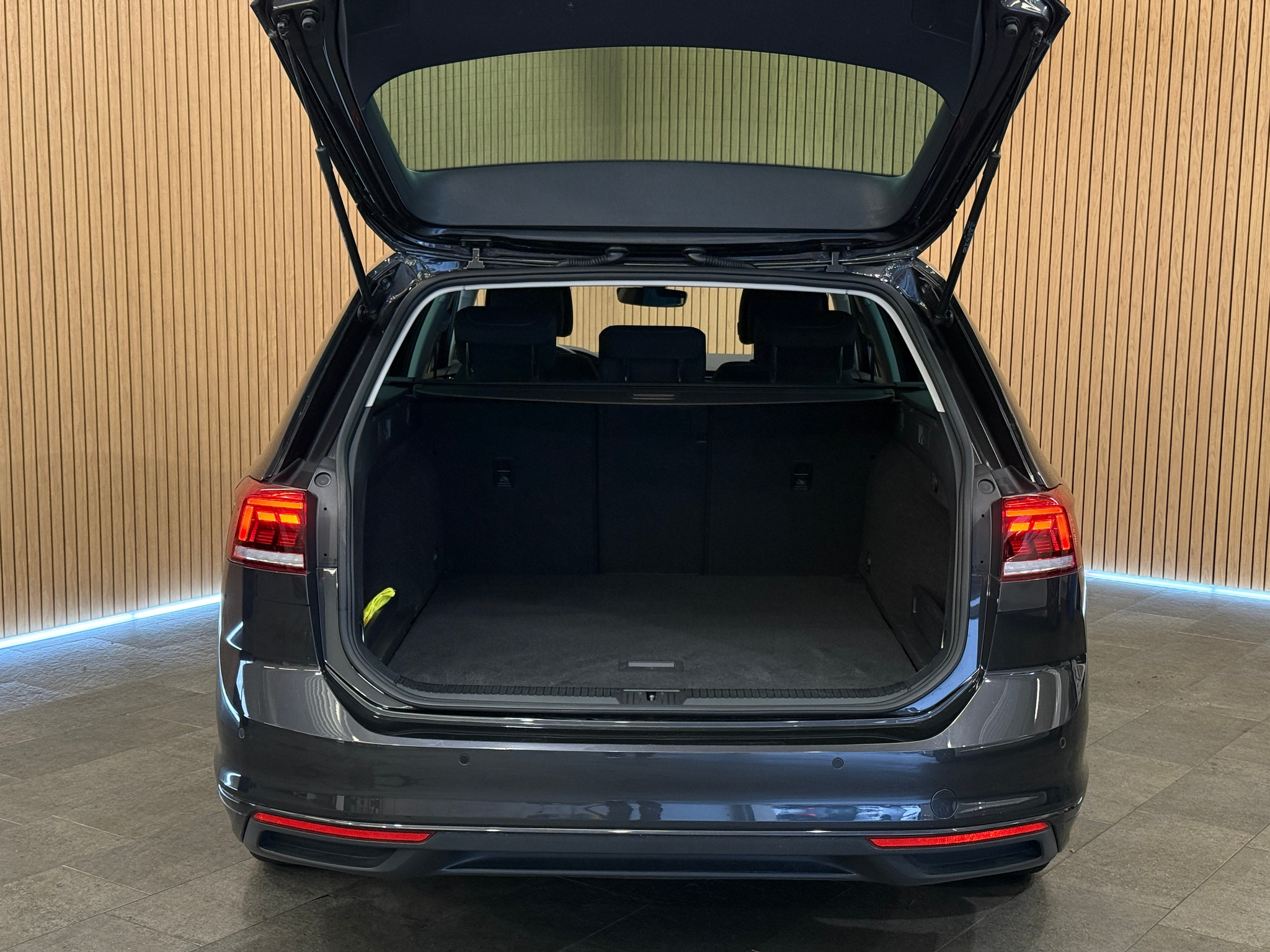 listing desktop thumbnail image 4