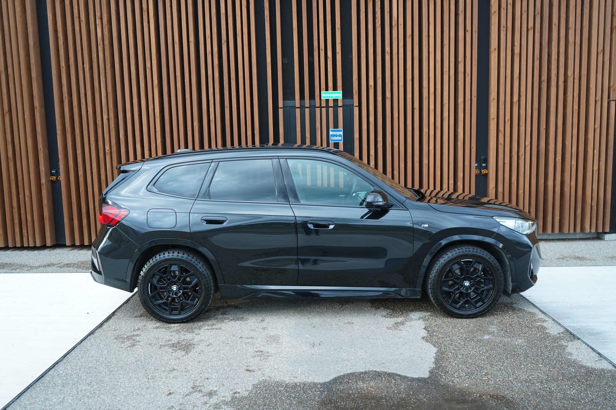 listing desktop thumbnail image 4