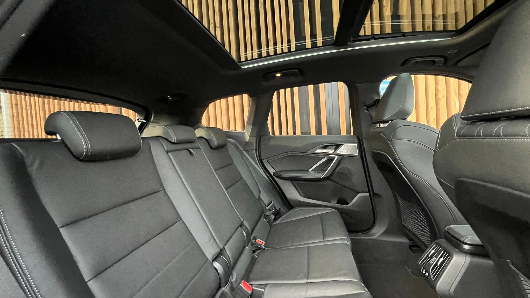 listing desktop thumbnail image 27