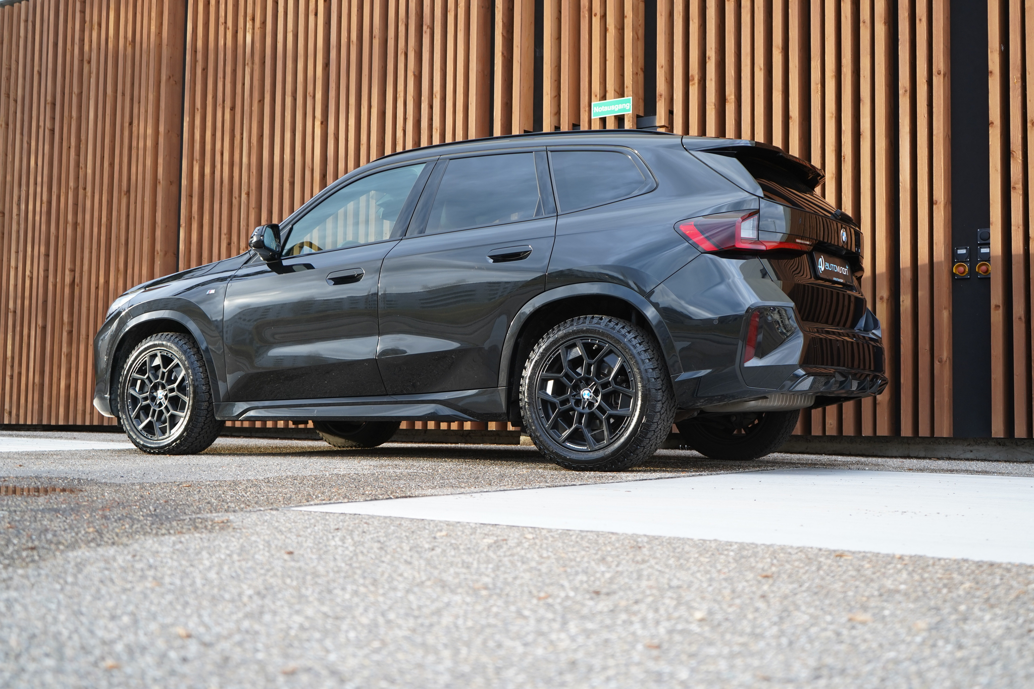 listing desktop thumbnail image 6