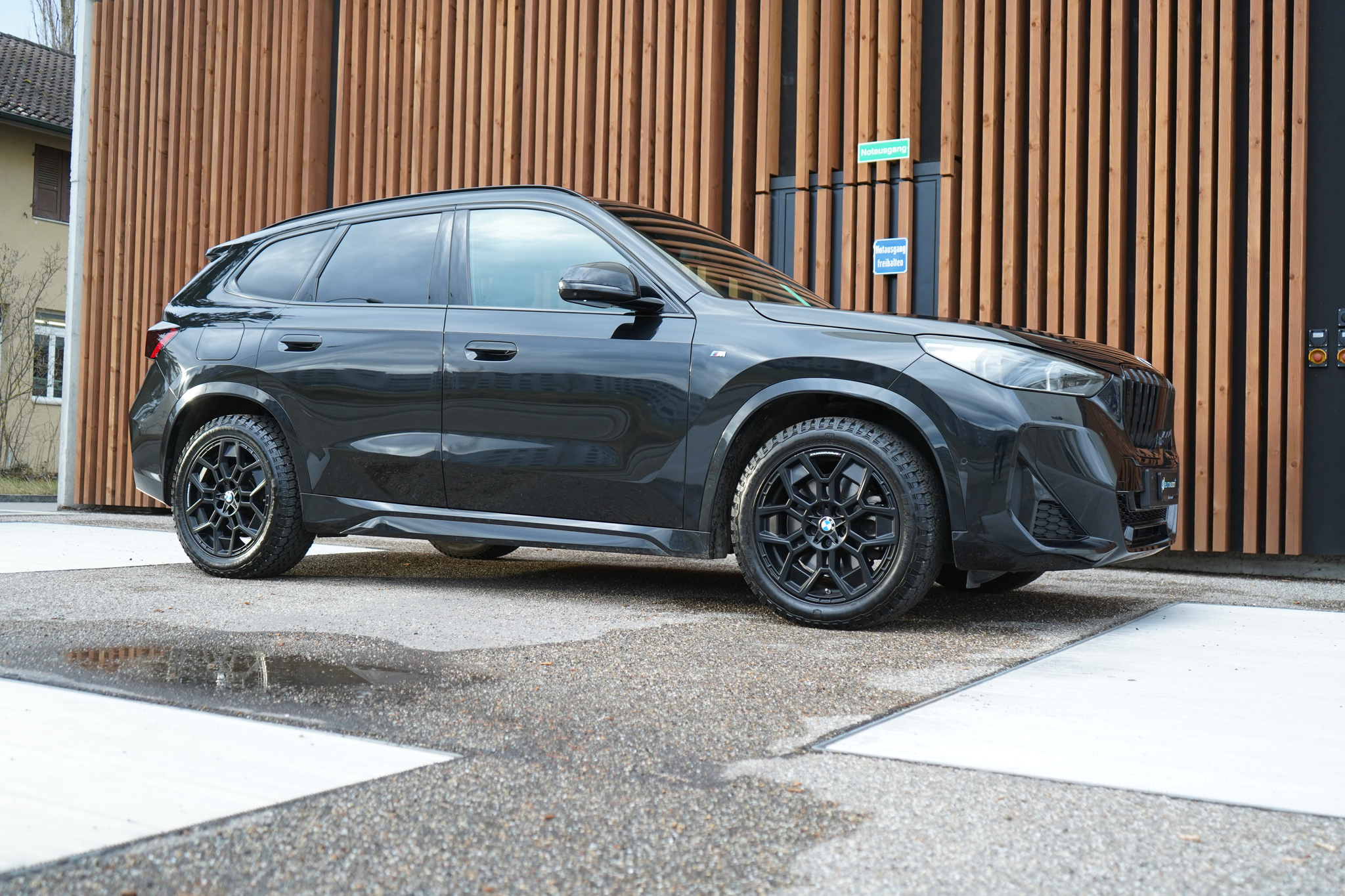 listing desktop thumbnail image 11