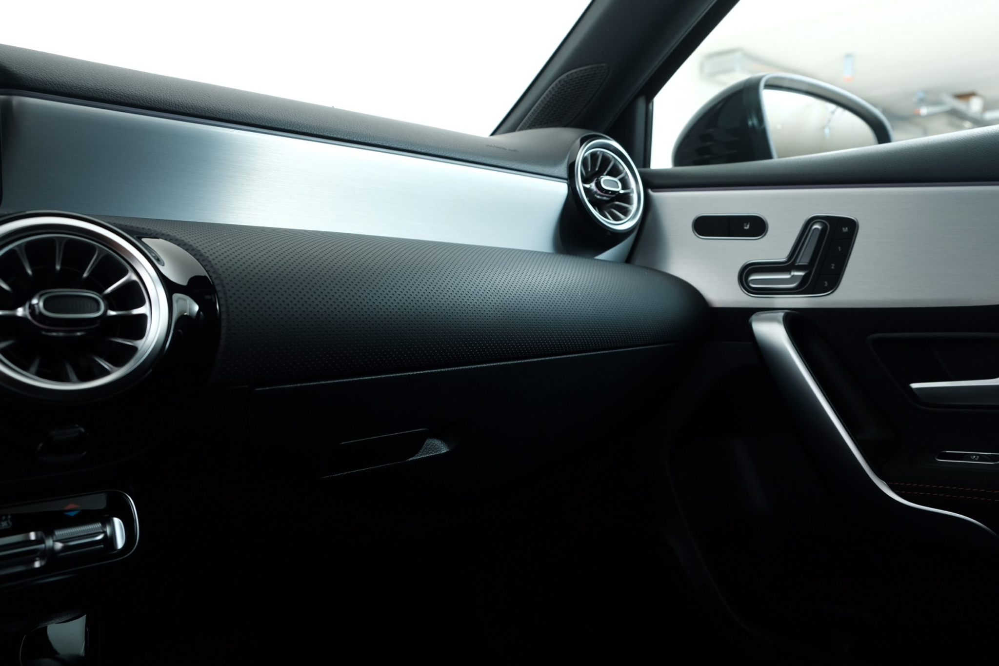 listing desktop thumbnail image 15