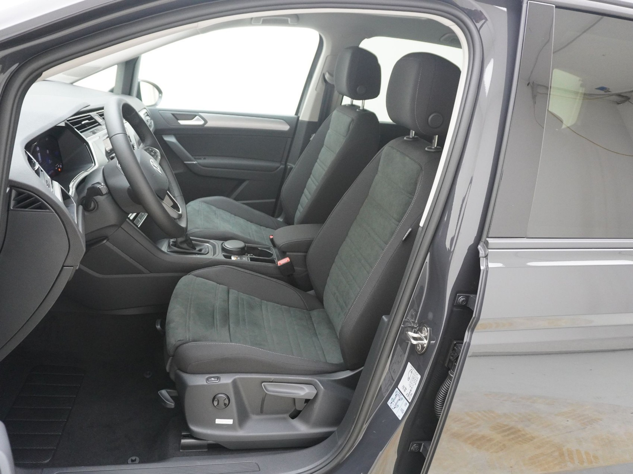 listing desktop thumbnail image 12