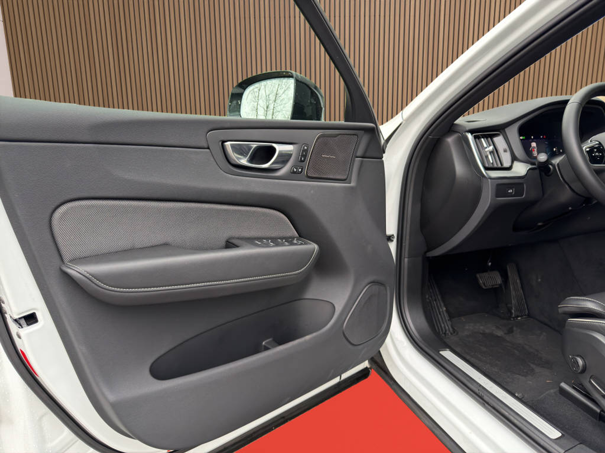 listing desktop thumbnail image 13