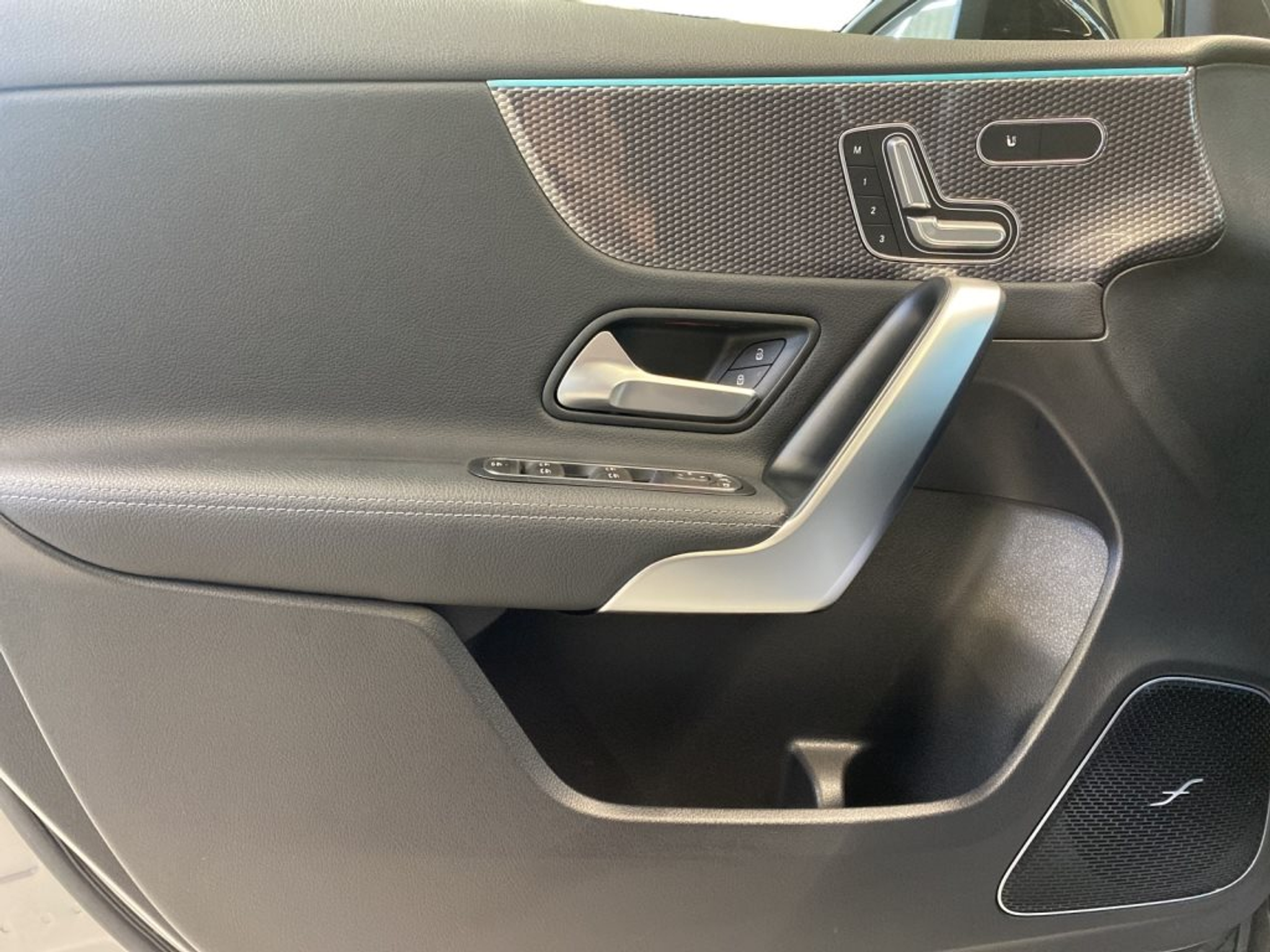 listing desktop thumbnail image 10