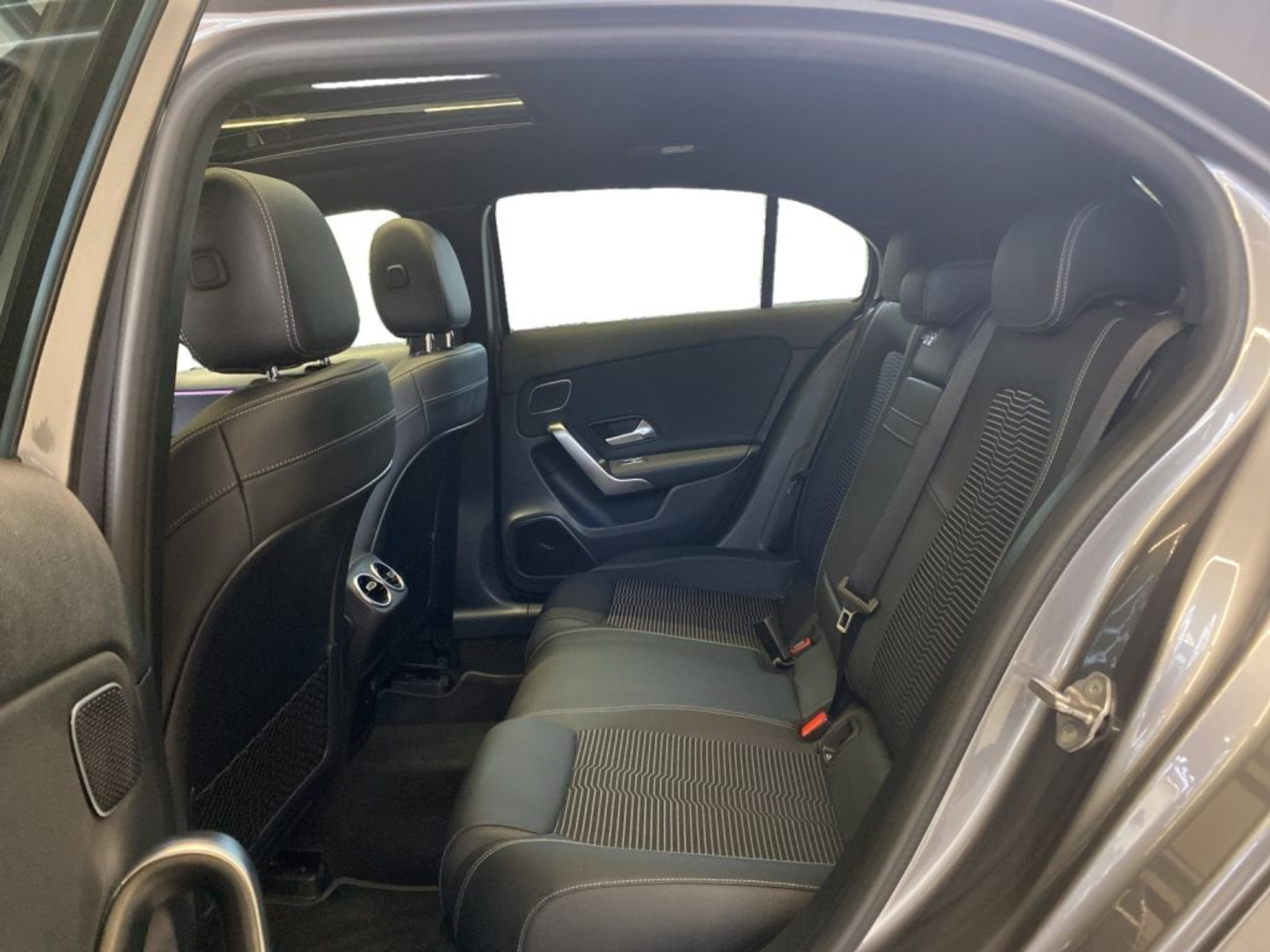 listing desktop thumbnail image 7