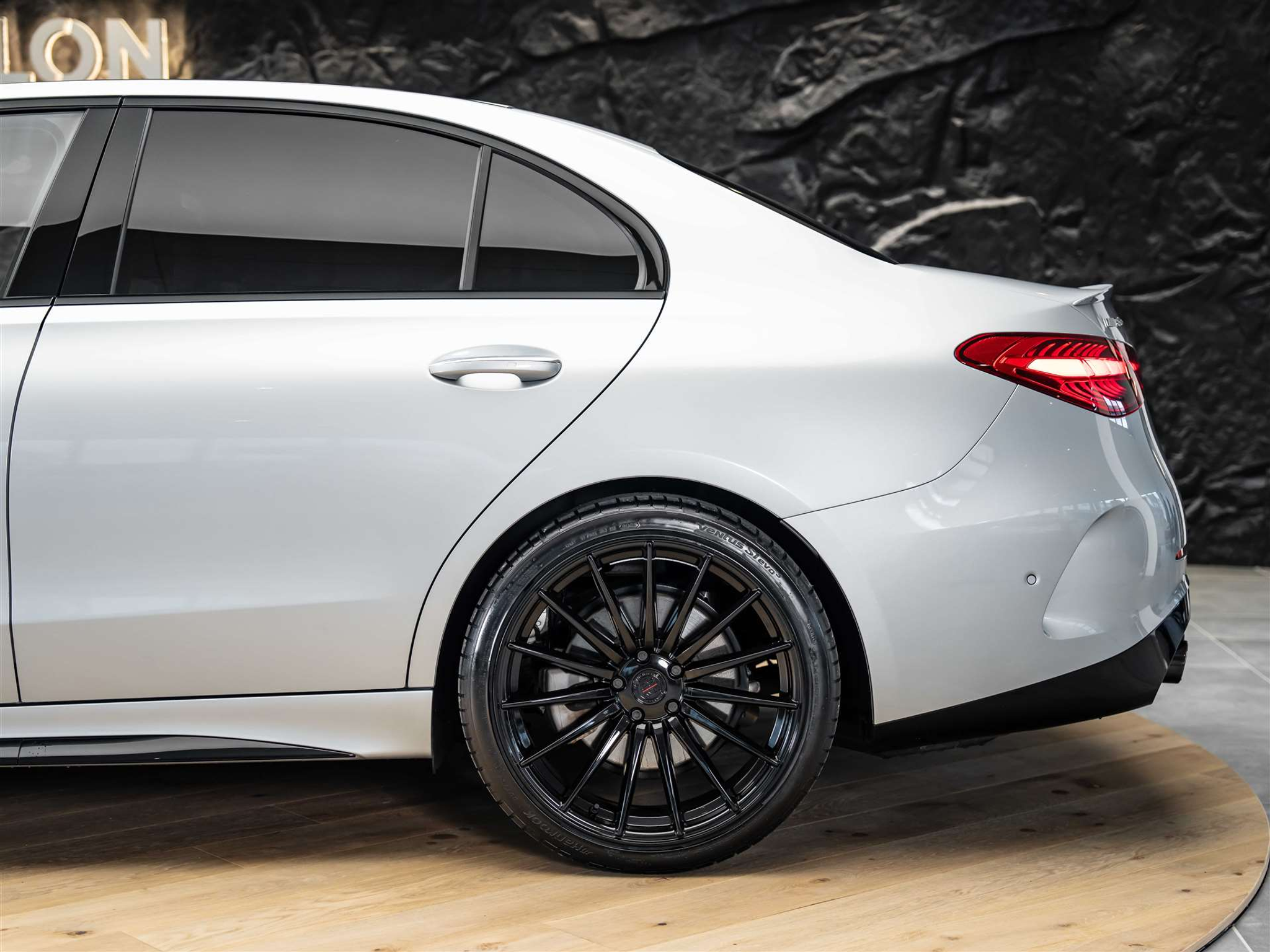 listing desktop thumbnail image 19