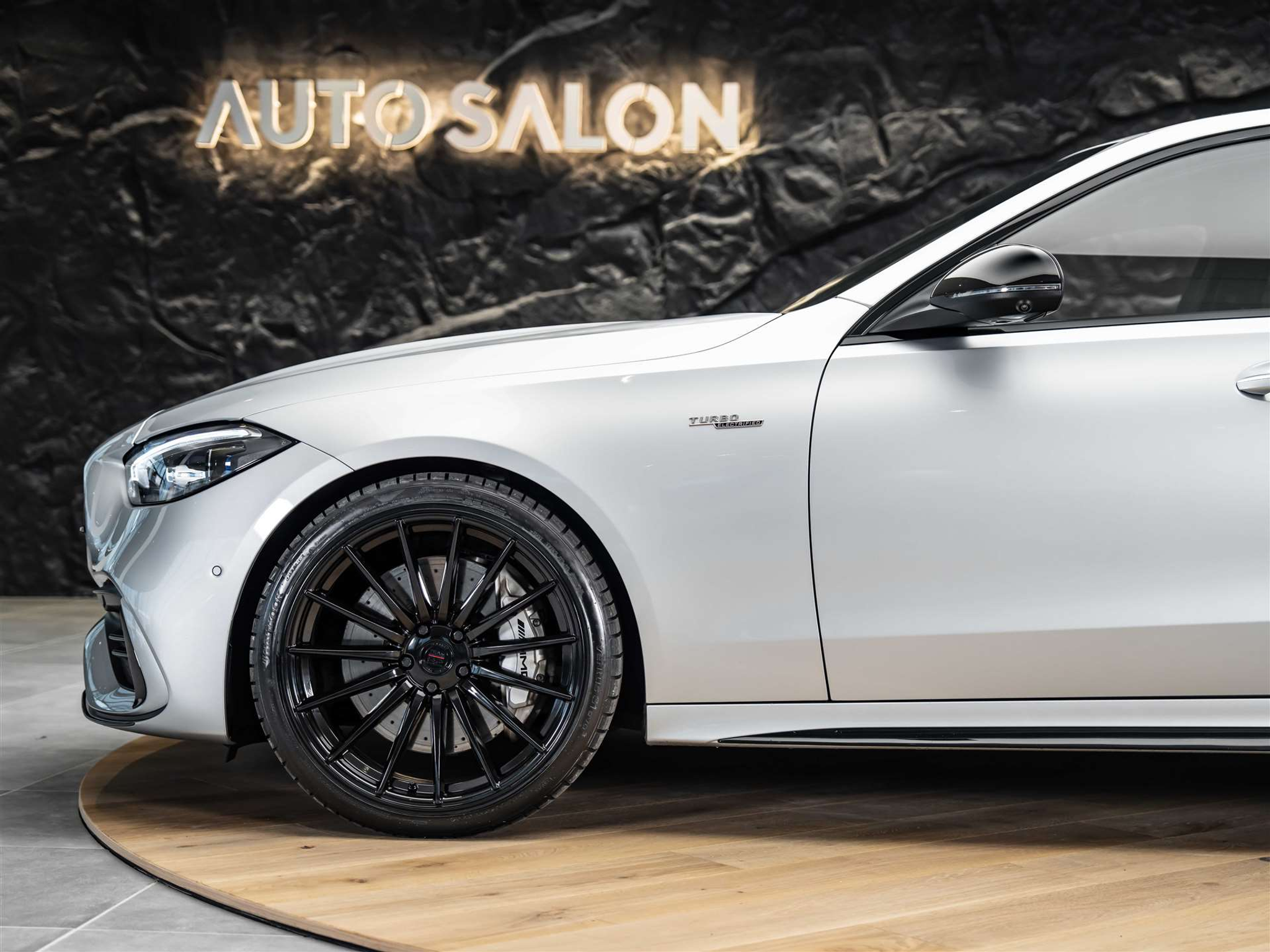 listing desktop thumbnail image 17