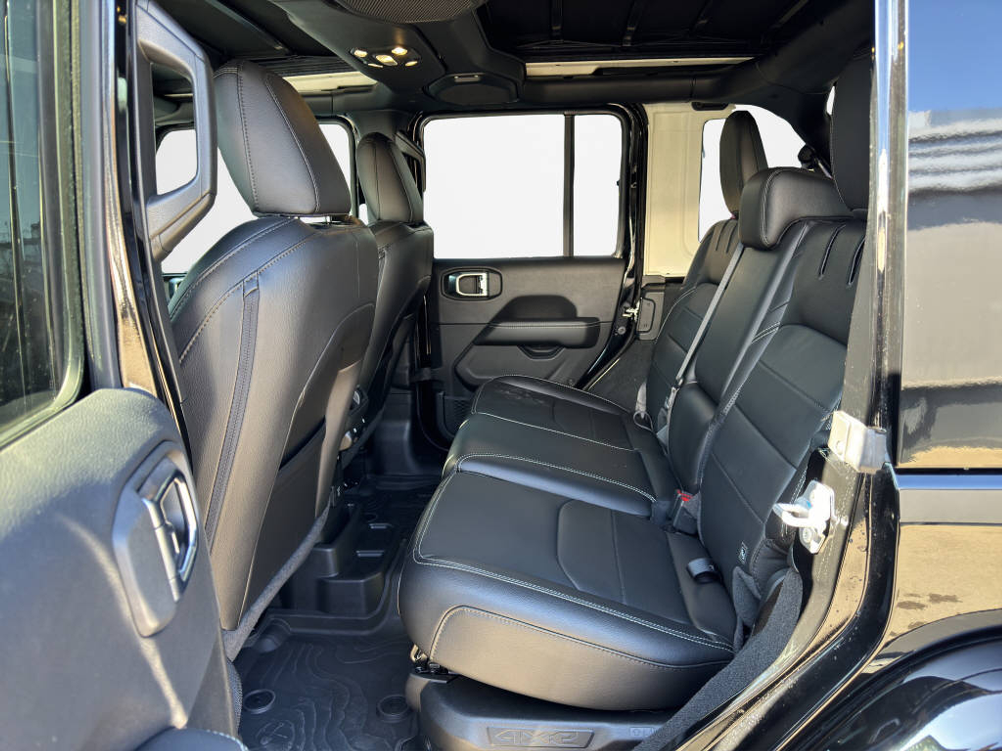 listing desktop thumbnail image 11