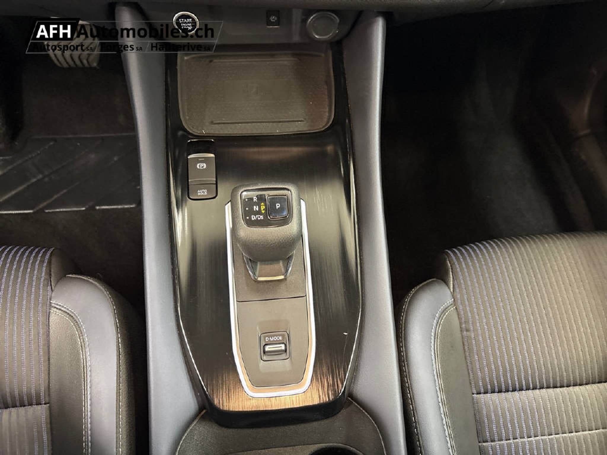 listing desktop thumbnail image 11