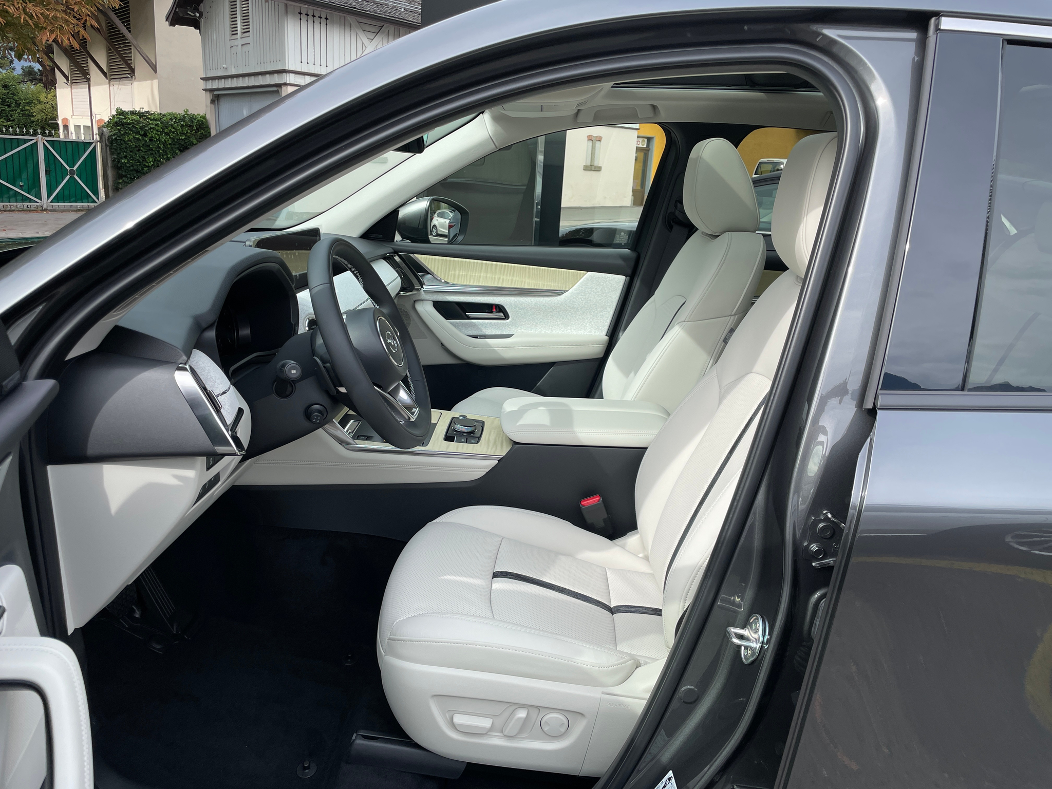 listing desktop thumbnail image 5