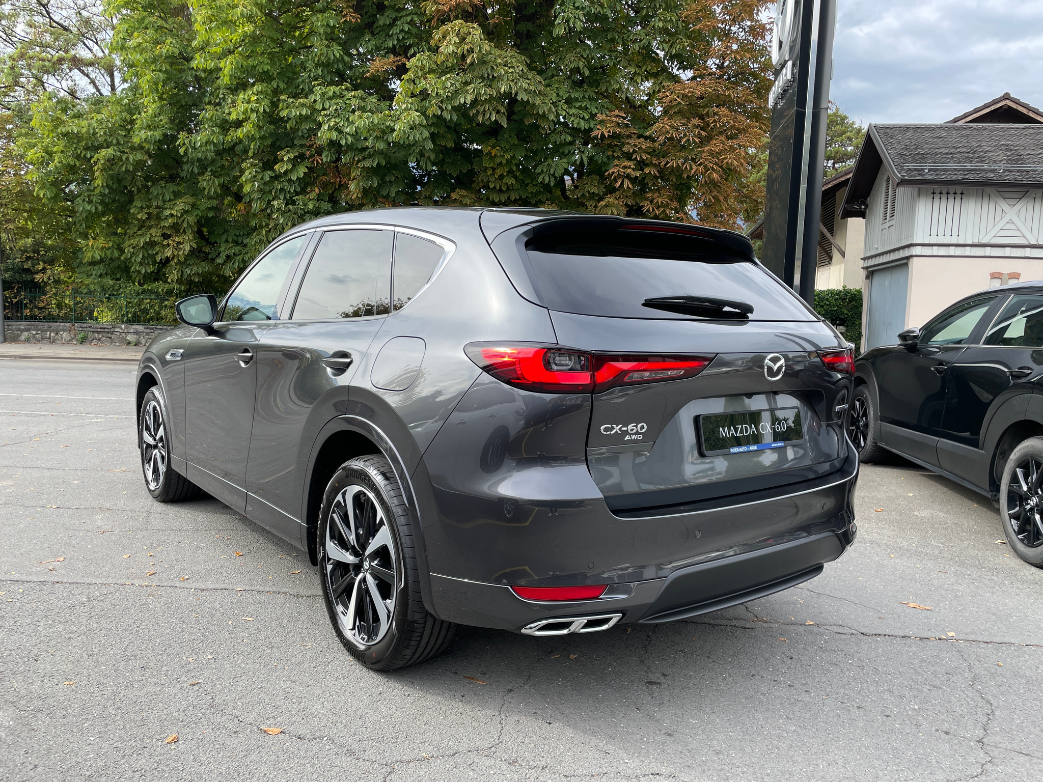 listing desktop thumbnail image 3