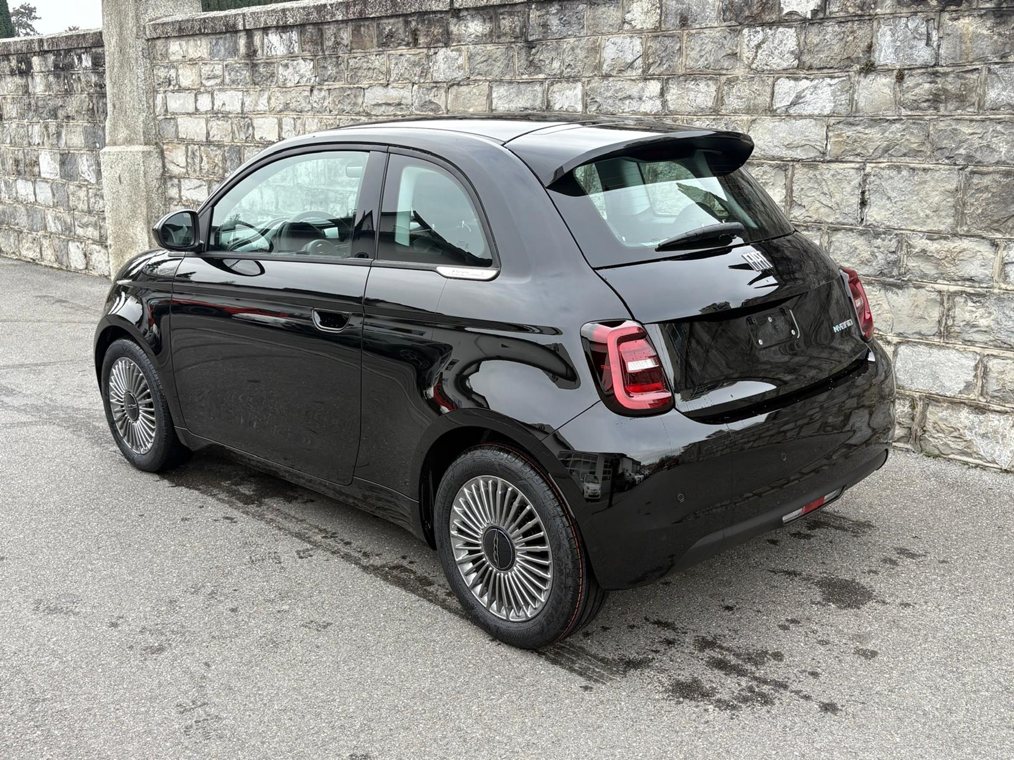 listing desktop thumbnail image 2