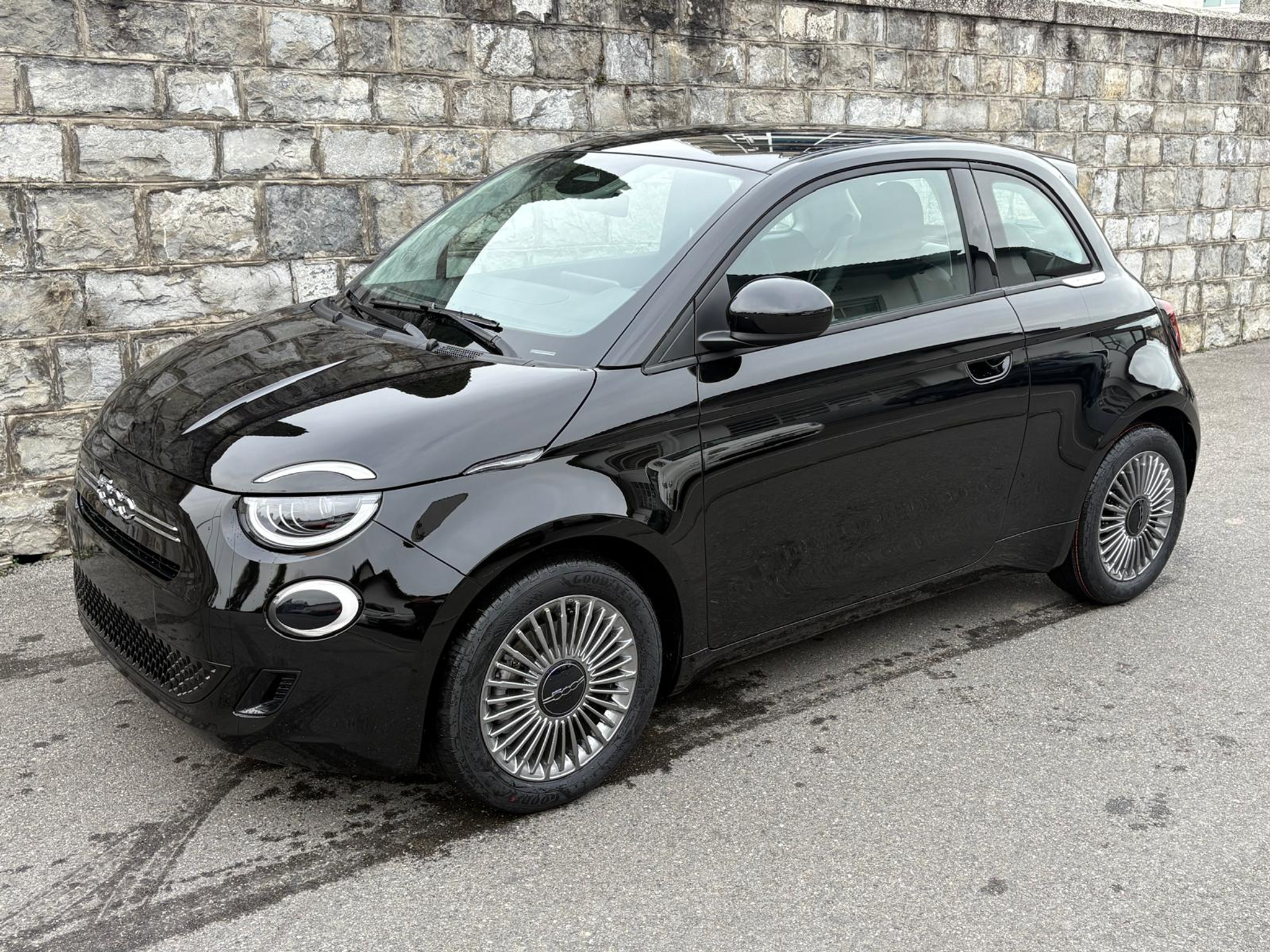 listing desktop thumbnail image 1